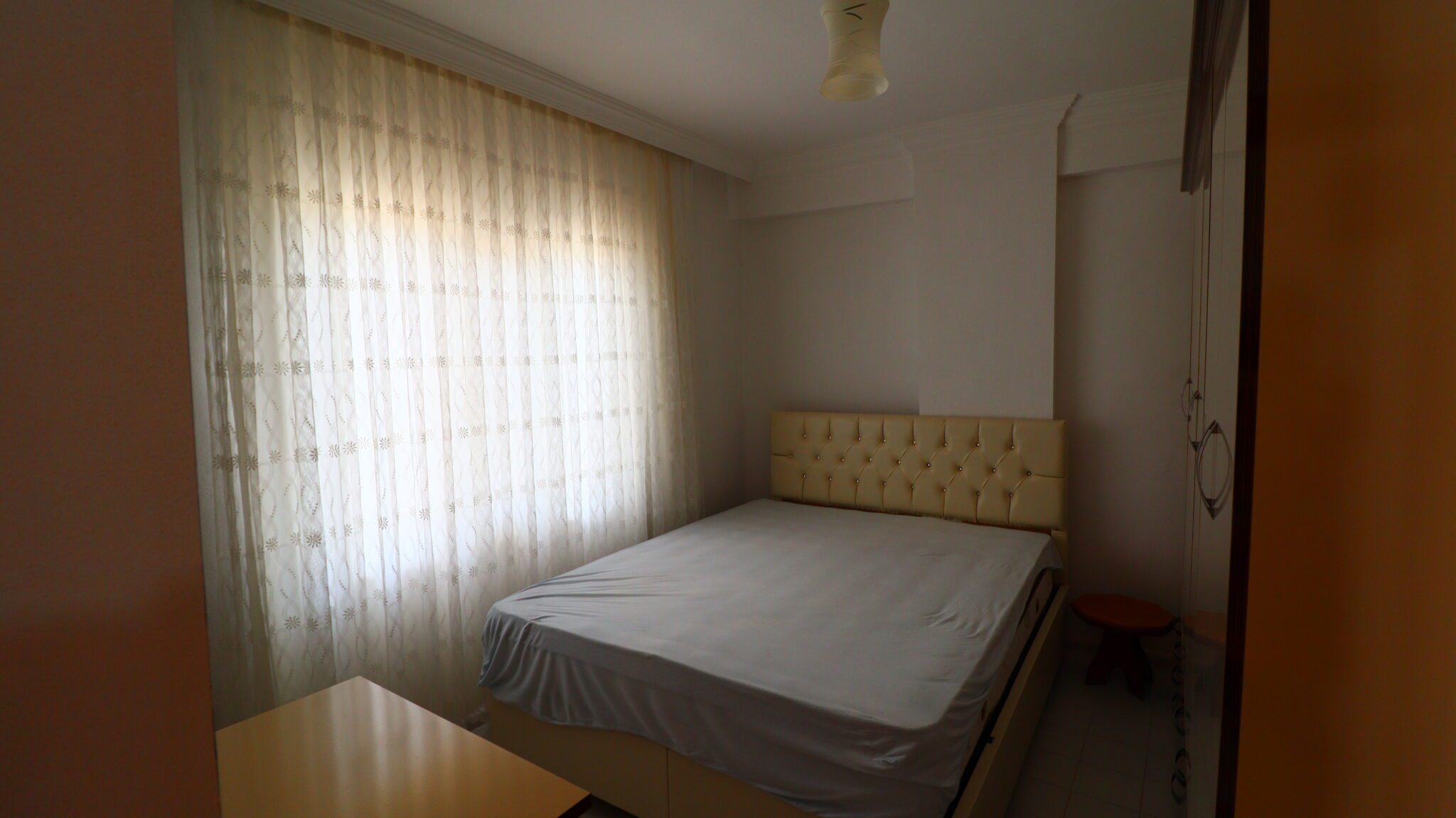 Mersin Erdemli Kocahasanlı Sahilde Eşyalı Satılık 3+1 Bakımlı Daire