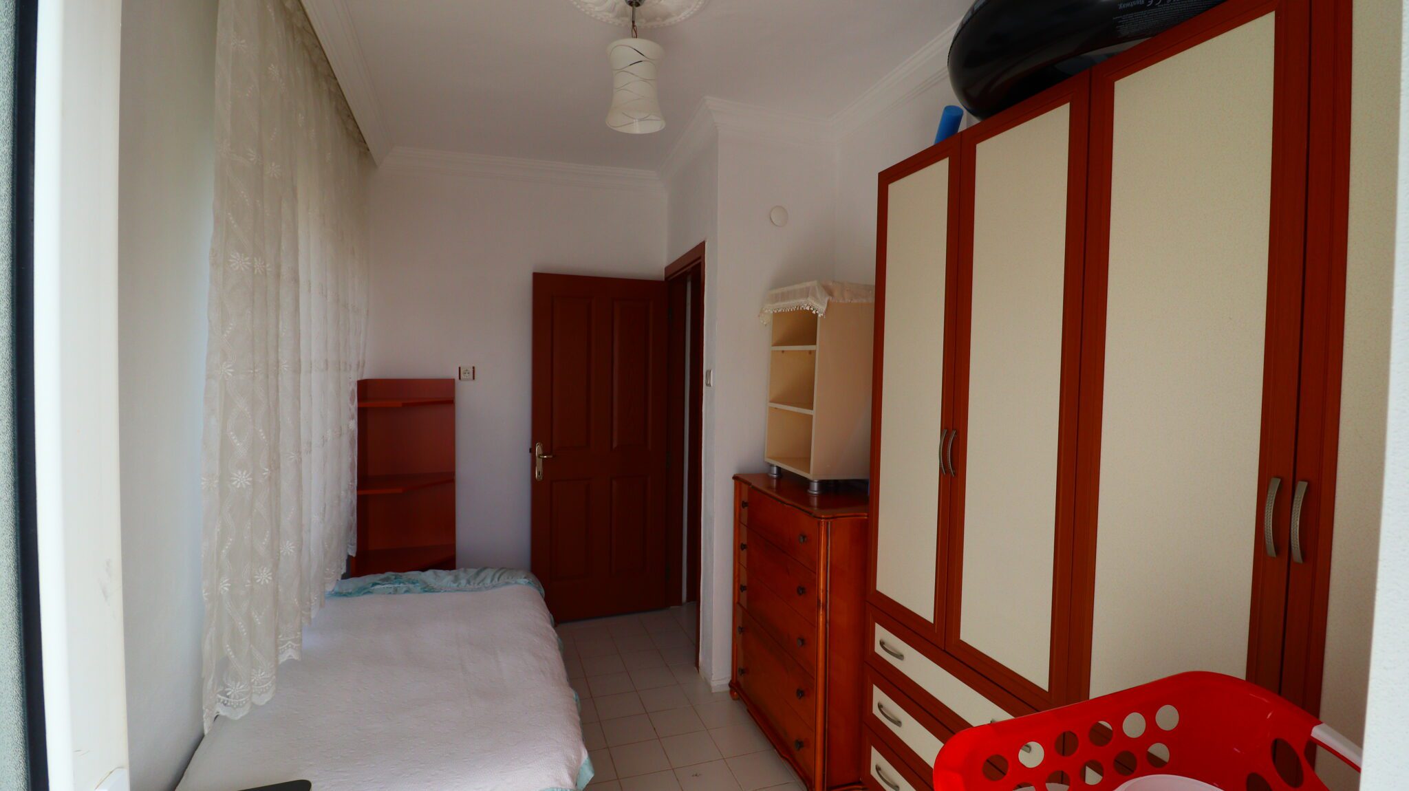 Mersin Erdemli Kocahasanlı Sahilde Eşyalı Satılık 3+1 Bakımlı Daire