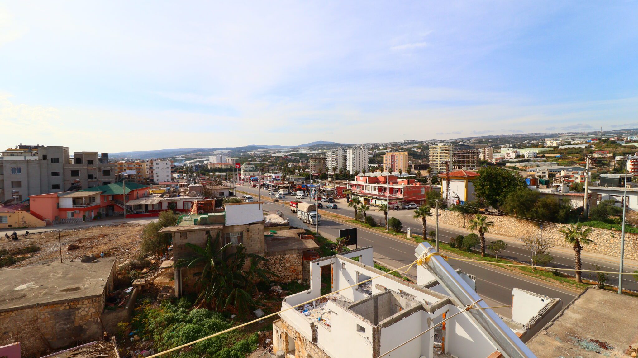 Mersin Erdemli Kocahasanlı Sahilde Eşyalı Satılık 3+1 Bakımlı Daire
