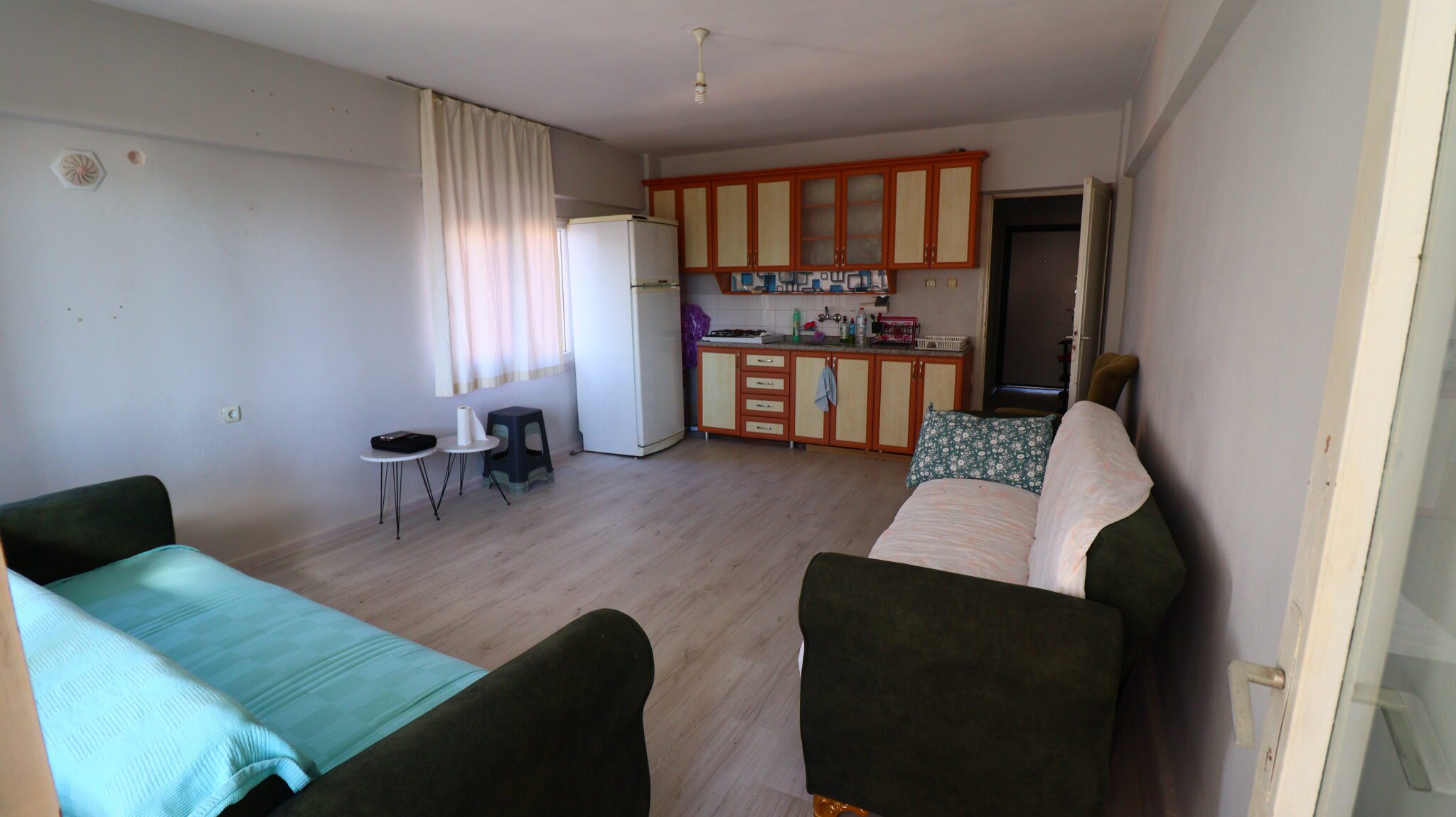 Mersin Erdemli Sahilde Satılık 1+1 Kelepir Fiyata Bakımlı Daire