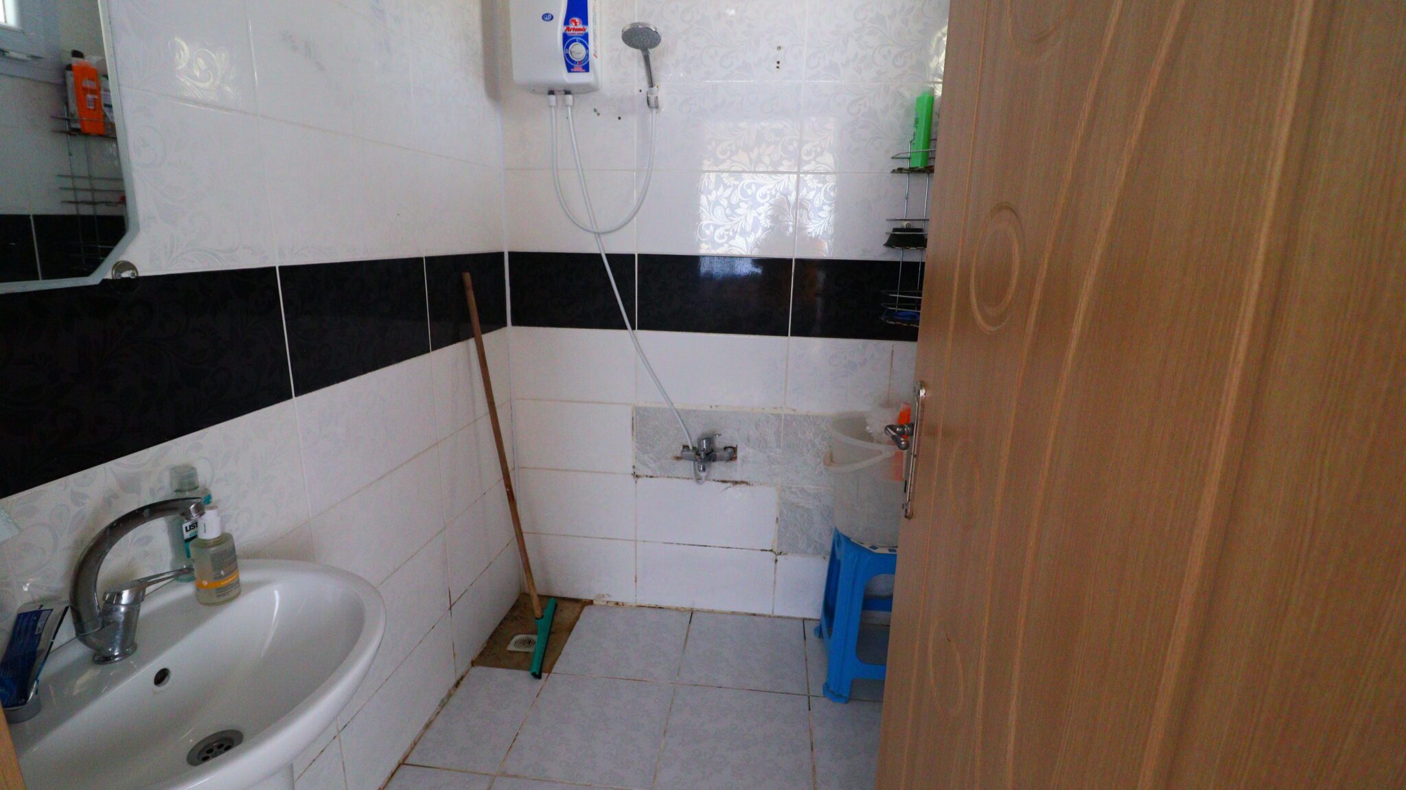 Mersin Erdemli Arpaçbahşiş 200 Meter Entfernung zum Meer 2+1 Wohnung zu verkaufen