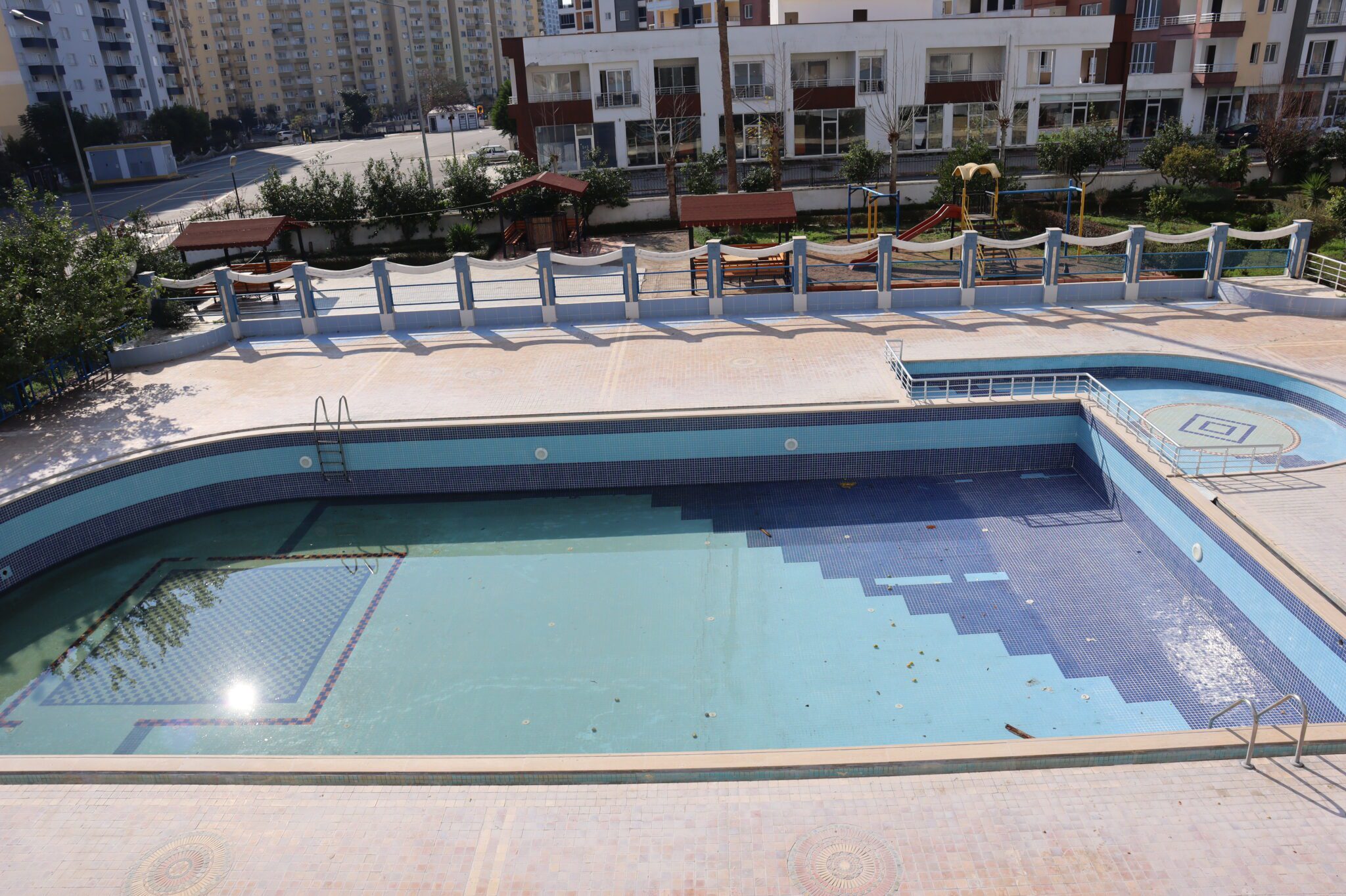 Mersin Erdemli Tömük Akın Sitesi 2+1 Wohnung zu verkaufen