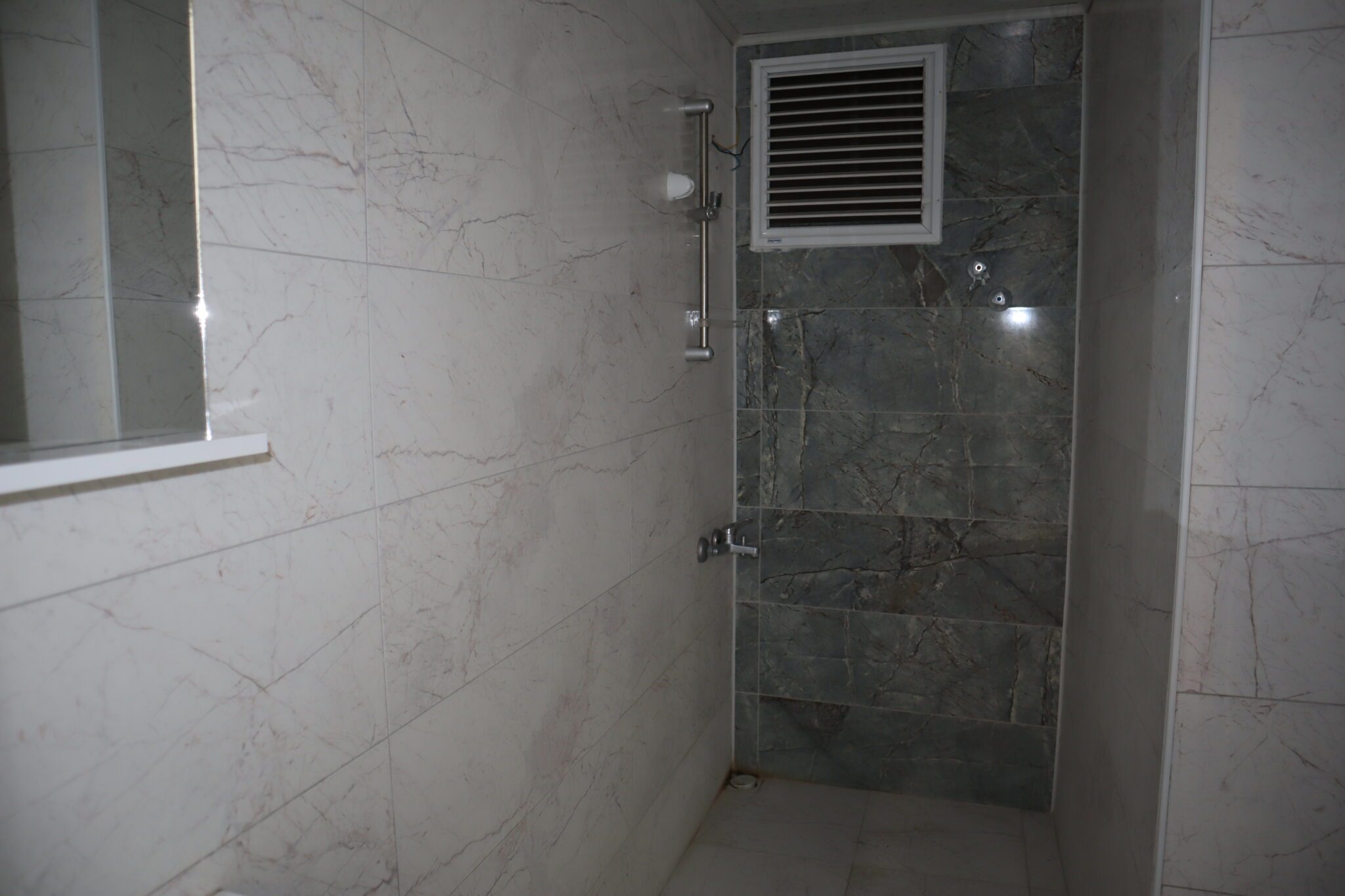 Mersin Erdemli Alata Yeni Adliye Civarı Satılık 1+1 Daire