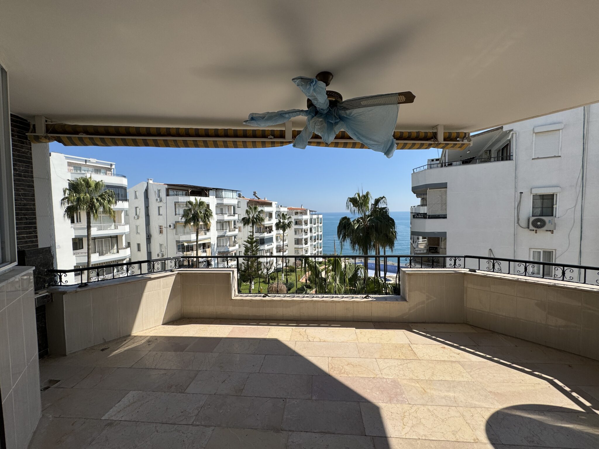 Mersin Erdemli Ayaş Club Alga Sitesi Denize Sıfır Satılık Daire