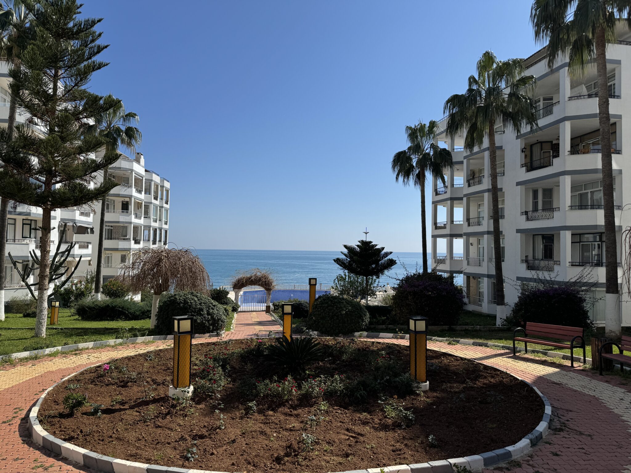 Mersin Erdemli Ayaş Club Alga Sitesi Denize Sıfır Satılık Daire