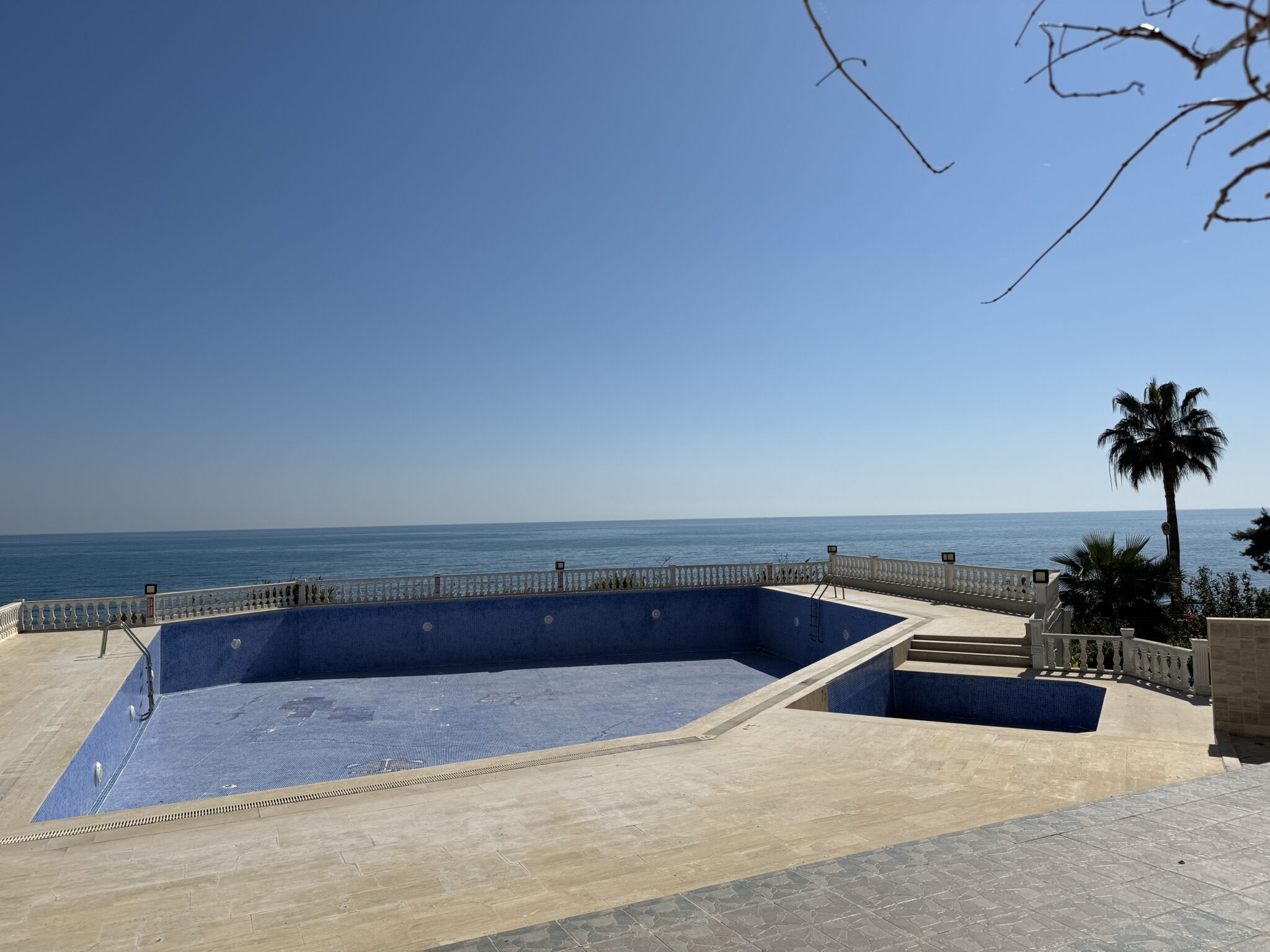 Mersin Erdemli Ayaş Club Alga Sitesi Denize Sıfır Satılık Daire