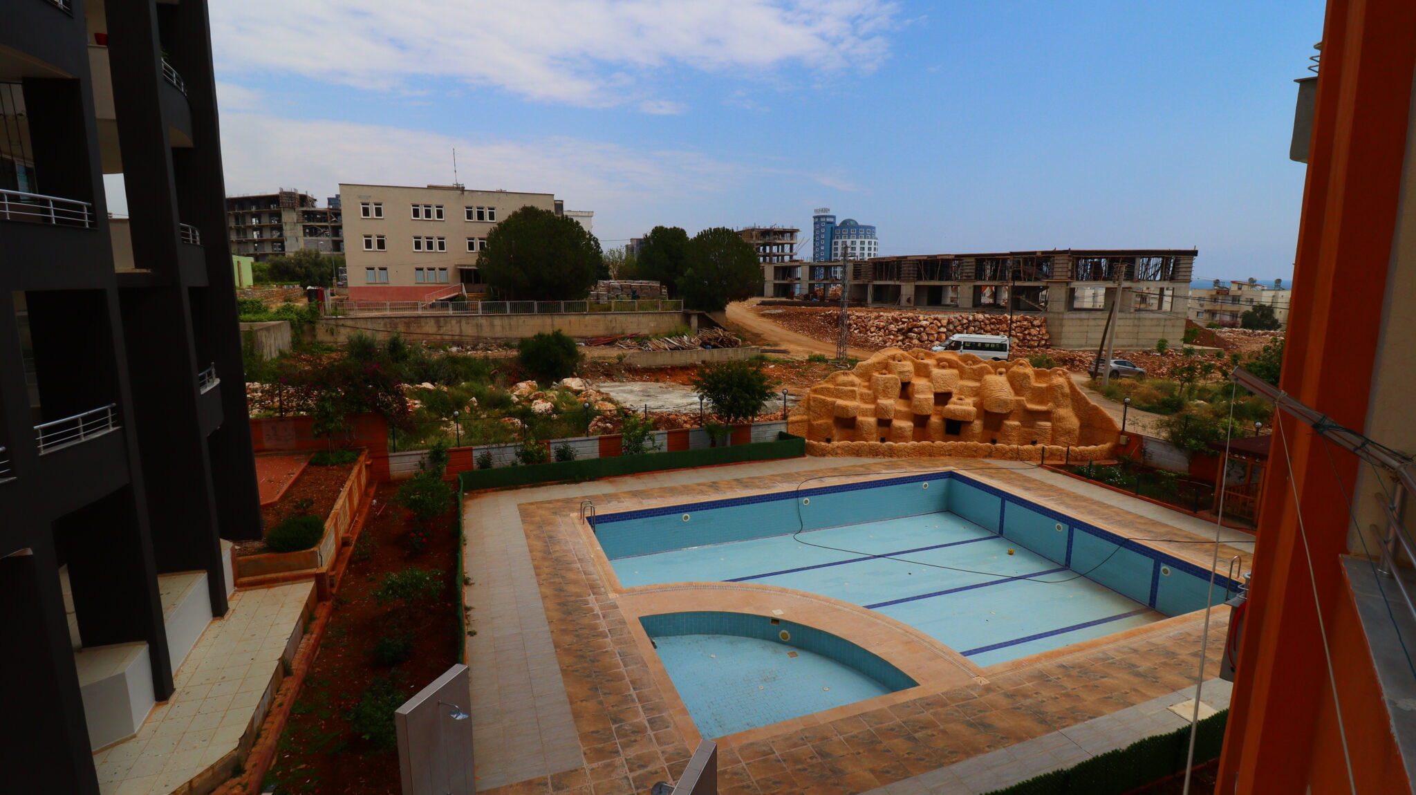 Mersin Erdemli Ayaş Mecitoğlu Sitesi Eşyalı Satılık 2+1 Masrafsız Daire