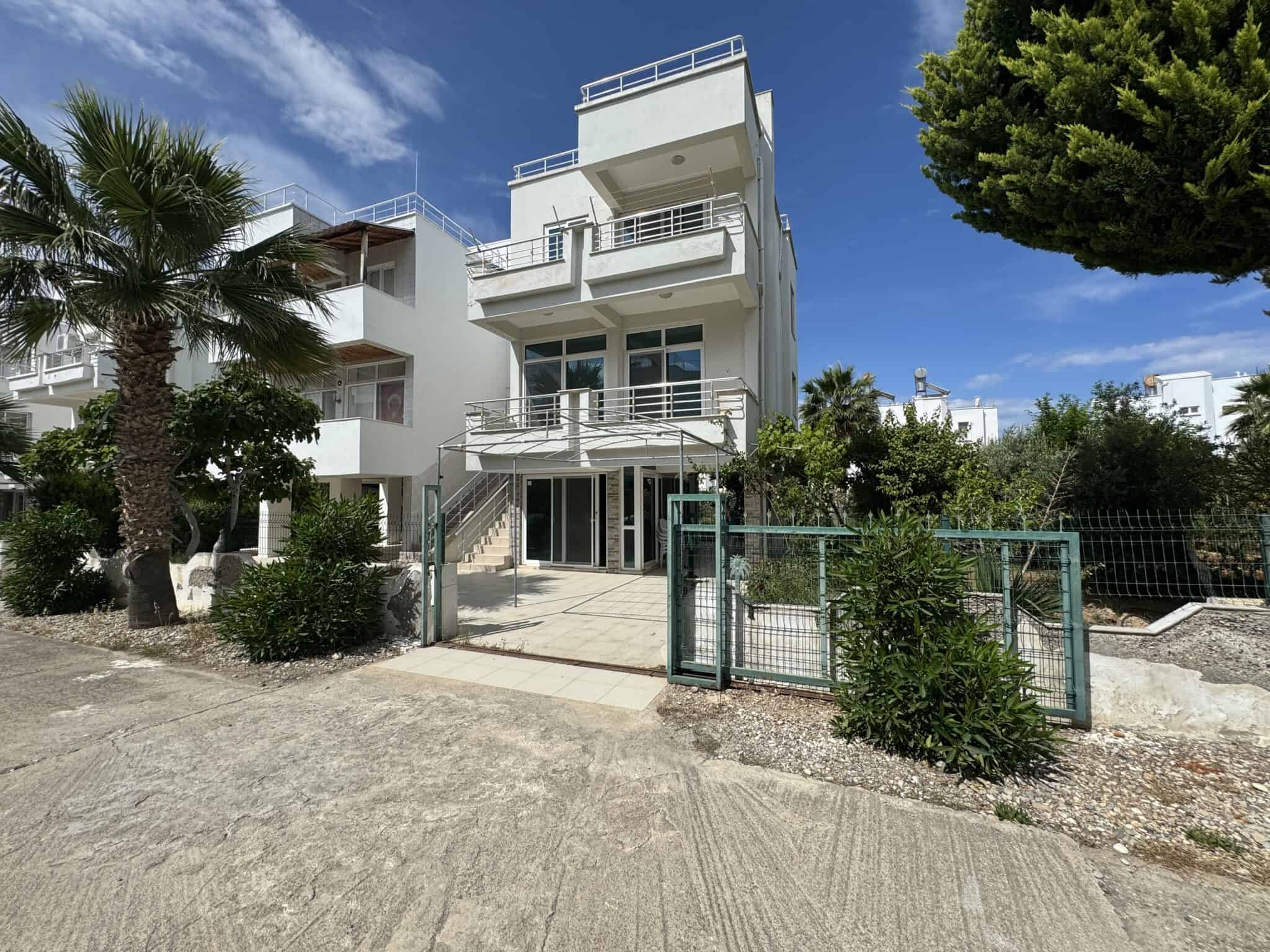 Mersin Silifke Arkum Mekan Sitesi Satılık Bakımlı 4+1 Villa