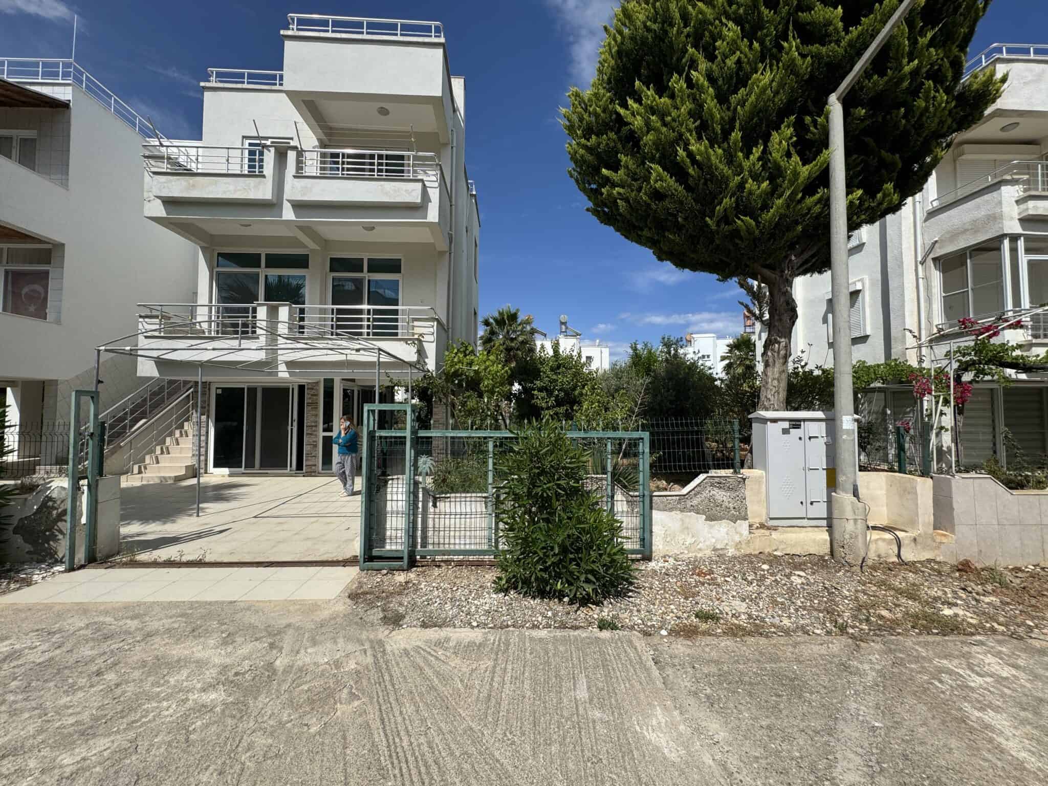 Mersin Silifke Arkum Mekan Sitesi Satılık Bakımlı 4+1 Villa