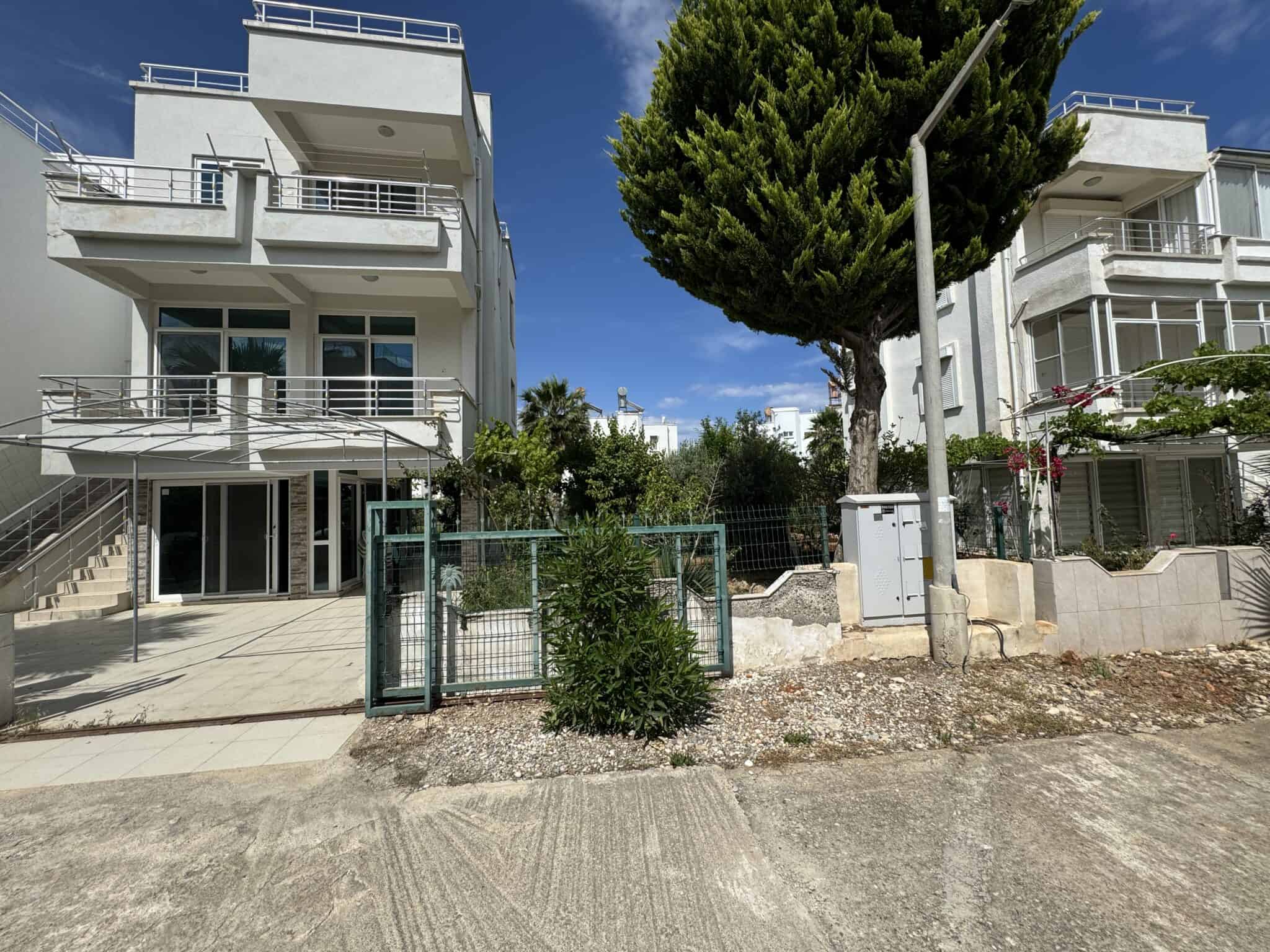 Mersin Silifke Arkum Mekan Sitesi Satılık Bakımlı 4+1 Villa