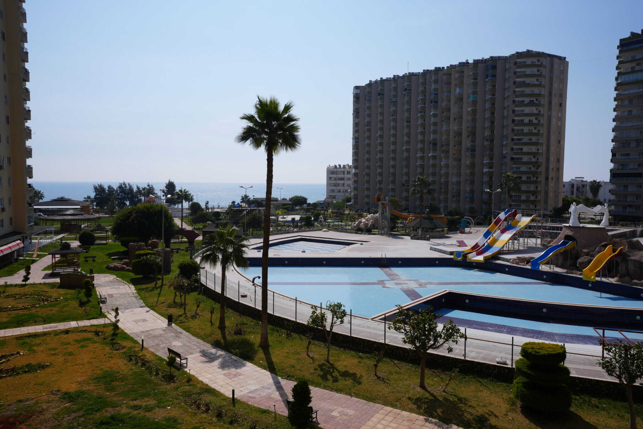 Mersin Erdemli Tömük Flamingo 8 Sitesi  Eşyalı Satılık 3+1 Köşe Daire