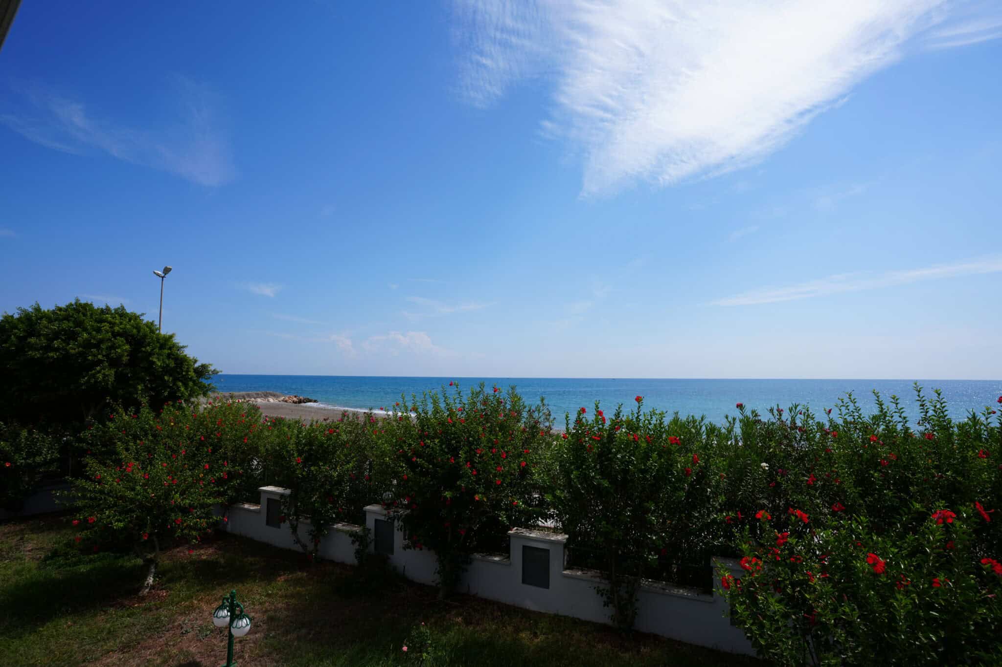 Mersin Erdemli Alata Park Sitesi Denize Sıfır Satılık 4+1 Bahçe Katı Daire