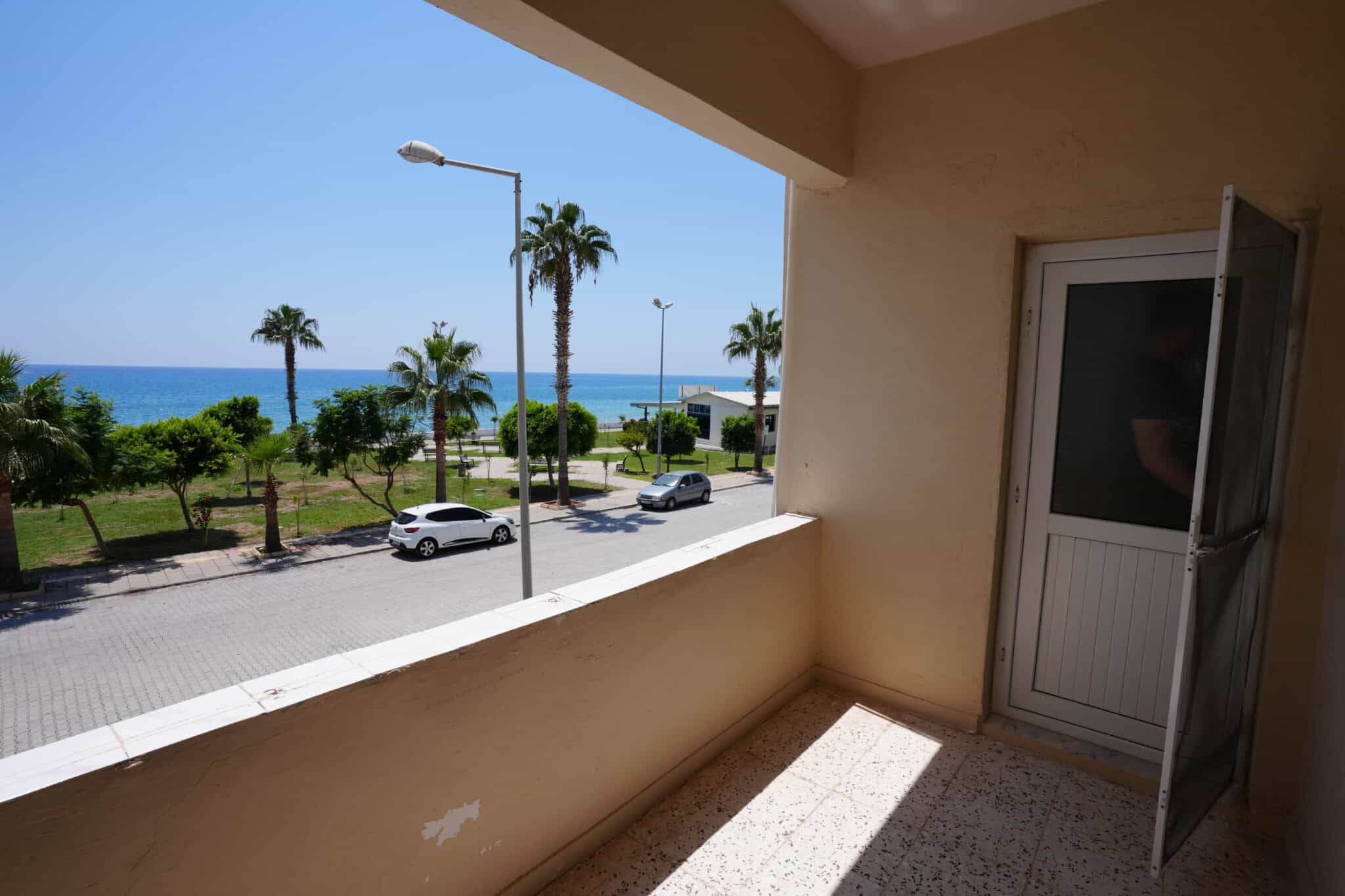 Mersin Erdemli Center Sea Front 3+1 Apartment For Sale