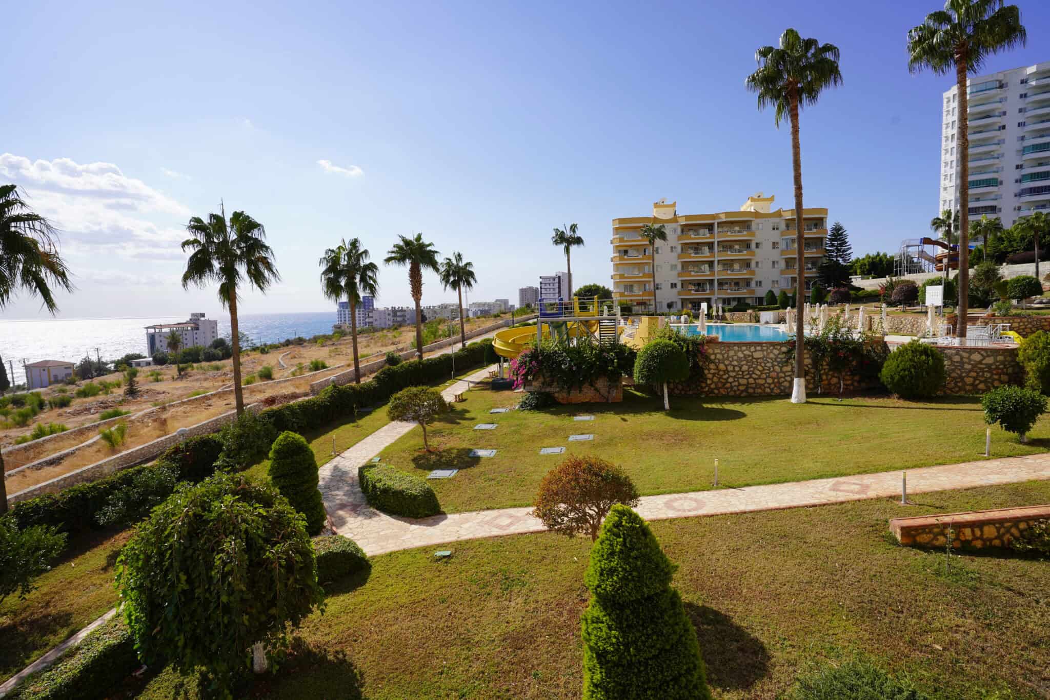 Mersin Erdemli Ayaş Larissa Sitesi Eşyalı Satılık 3+1 Köşe Daire