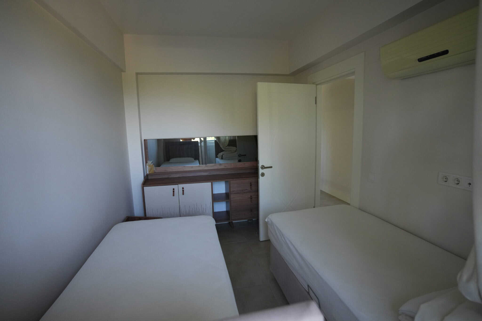 Mersin Erdemli Kargıpınarı Queenaba 3 Sitesi Eşyalı Satılık 2+1 Masrafsız Daire