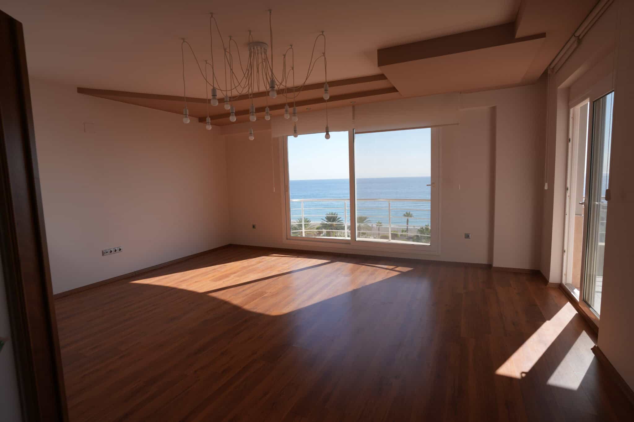 Mersin Erdemli Merkez Alatapark Sitesi Denize Sıfır Kiralık 4+1 Daire