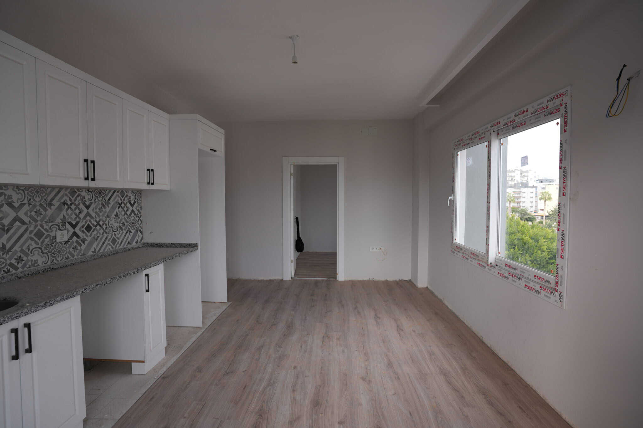 MERSİN ERDEMLİ MERKEZ MAHALLESİ DENİZE YAKIN 1+1 SATILIK DAİRE