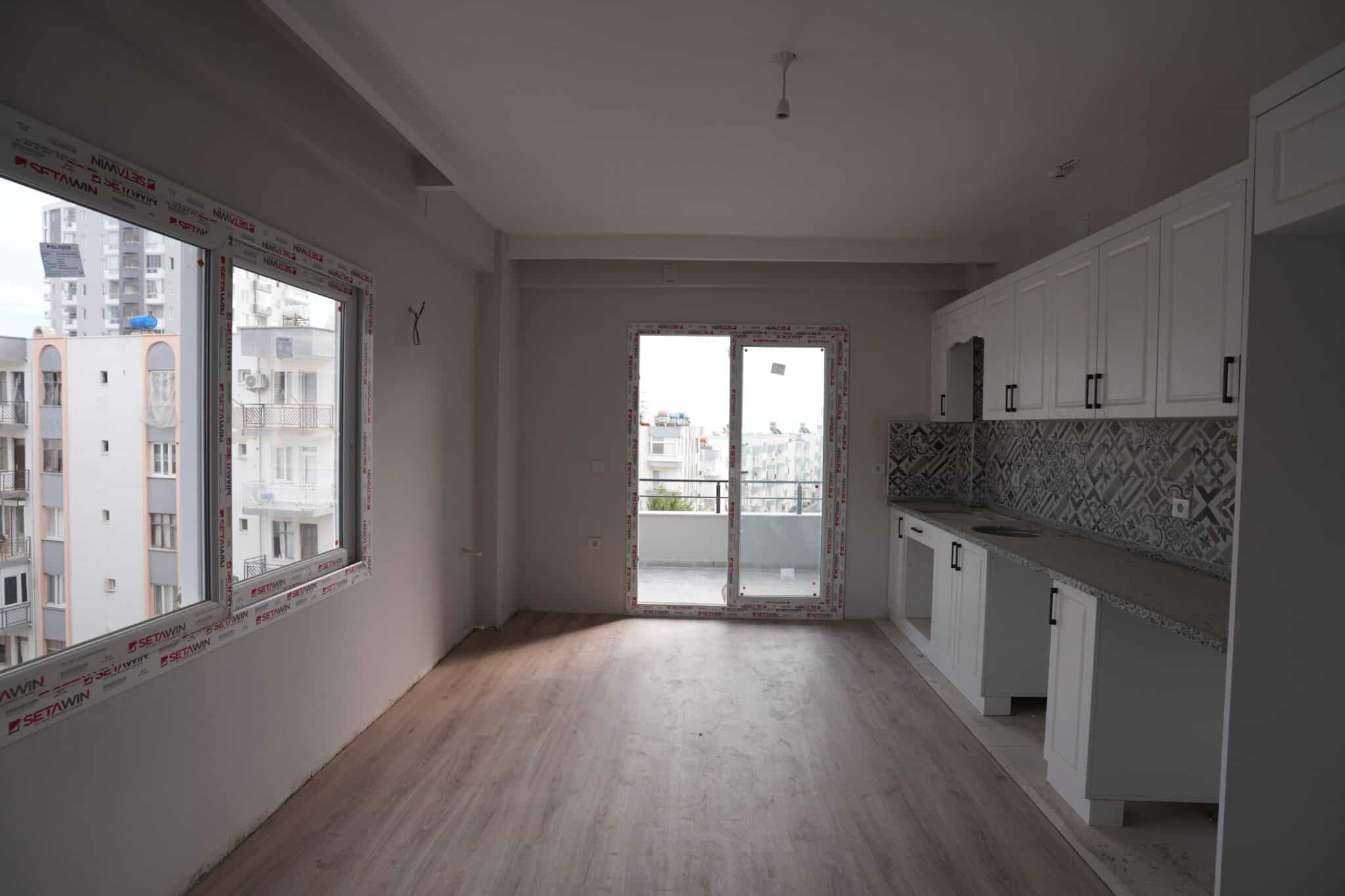 MERSİN ERDEMLİ MERKEZ MAHALLESİ DENİZE YAKIN 1+1 SATILIK DAİRE