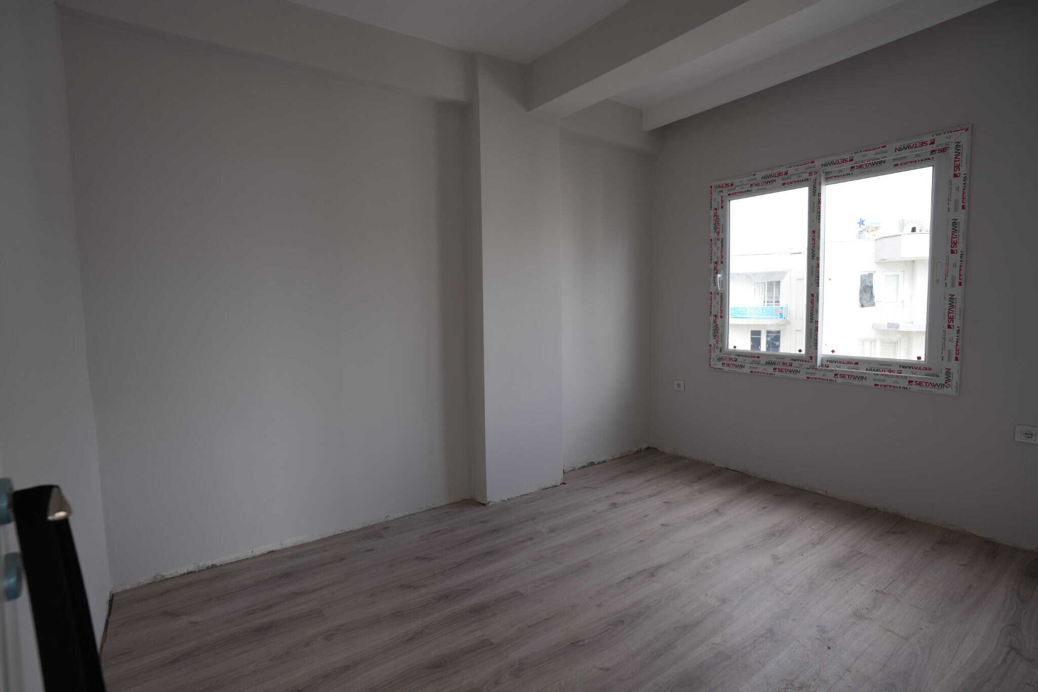 MERSİN ERDEMLİ MERKEZ MAHALLESİ DENİZE YAKIN 1+1 SATILIK DAİRE