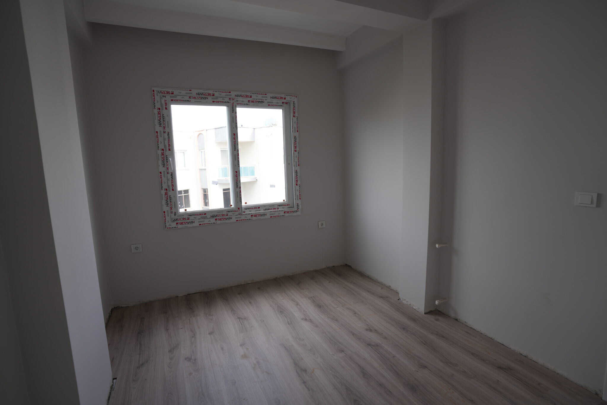 MERSİN ERDEMLİ MERKEZ MAHALLESİ DENİZE YAKIN 1+1 SATILIK DAİRE
