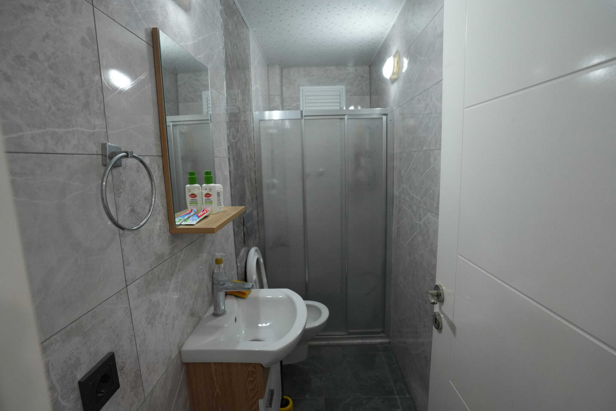 Mersin Erdemli Tömük Ziya Erden Sitesi  Satılık 2+1 Bakımlı Eşyalı Daire