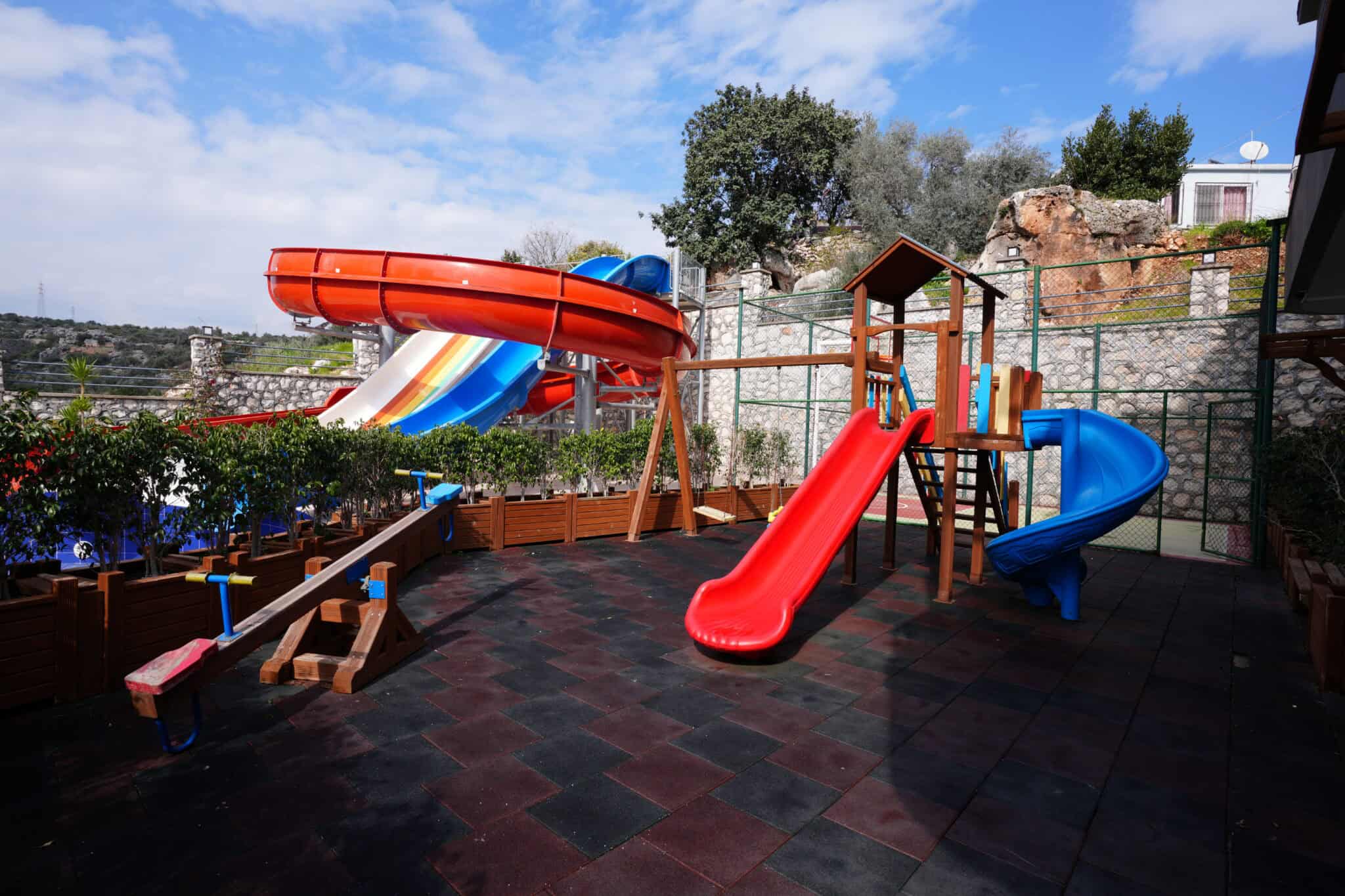 Mersin Erdemli Ayaş İraöz Suits Satılık 1+1 Deniz Manzaralı Daire