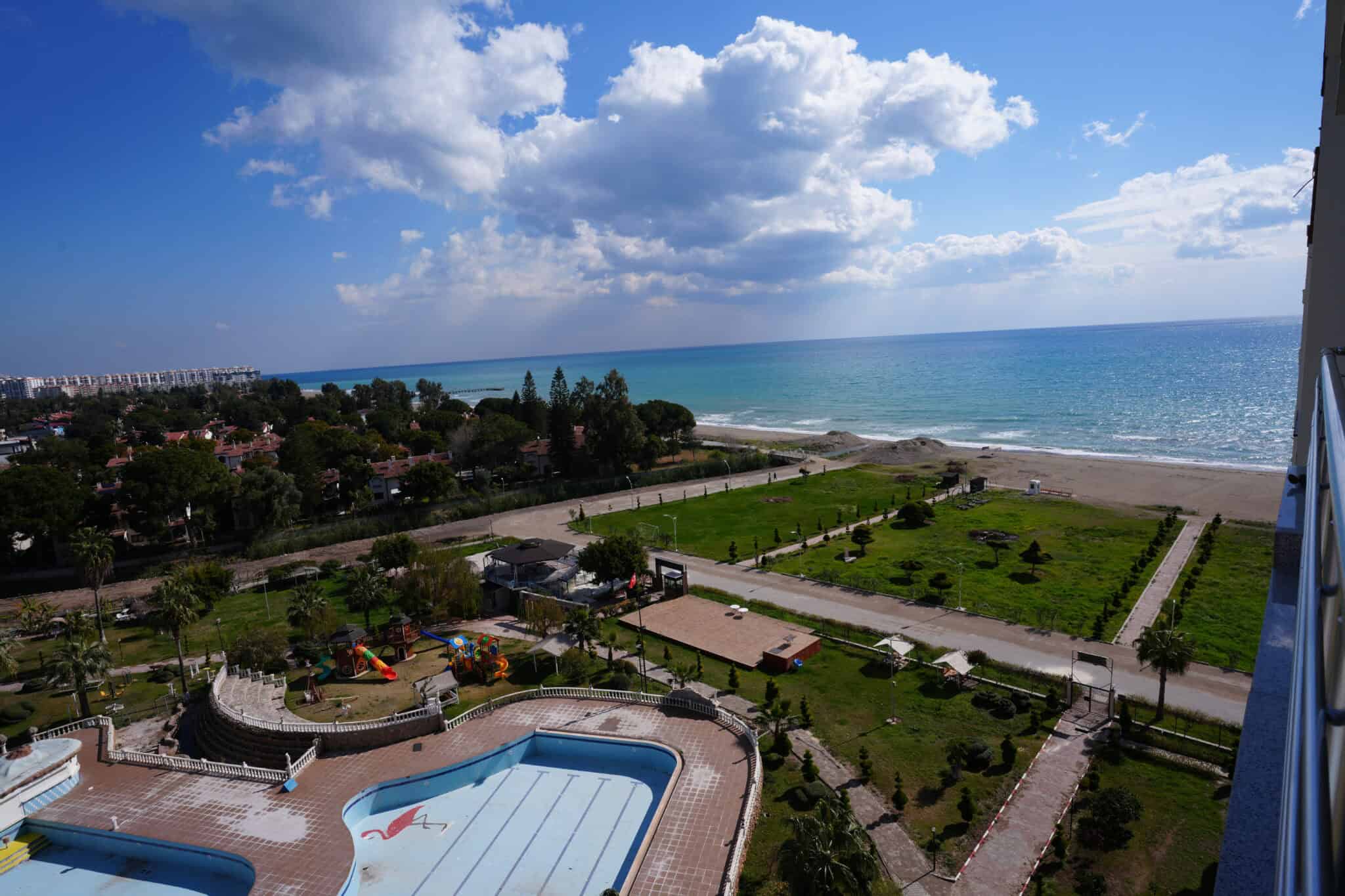 Mersin Erdemli Kargıpınarı Liparis Sunlife Denize Sıfır Satılık 2+1 Köşe Daire