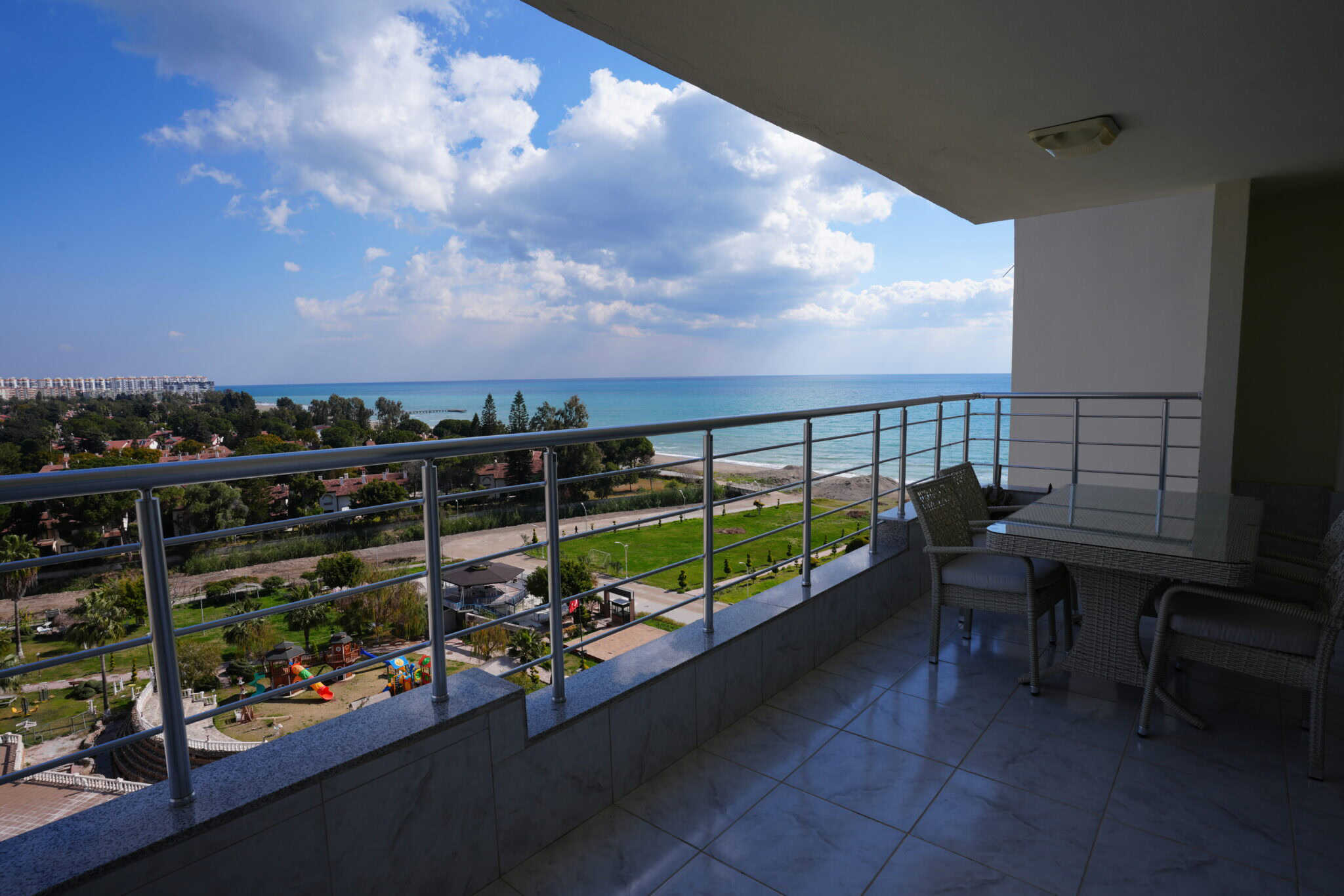 Mersin Erdemli Kargıpınarı Liparis Sunlife Denize Sıfır Satılık 2+1 Köşe Daire