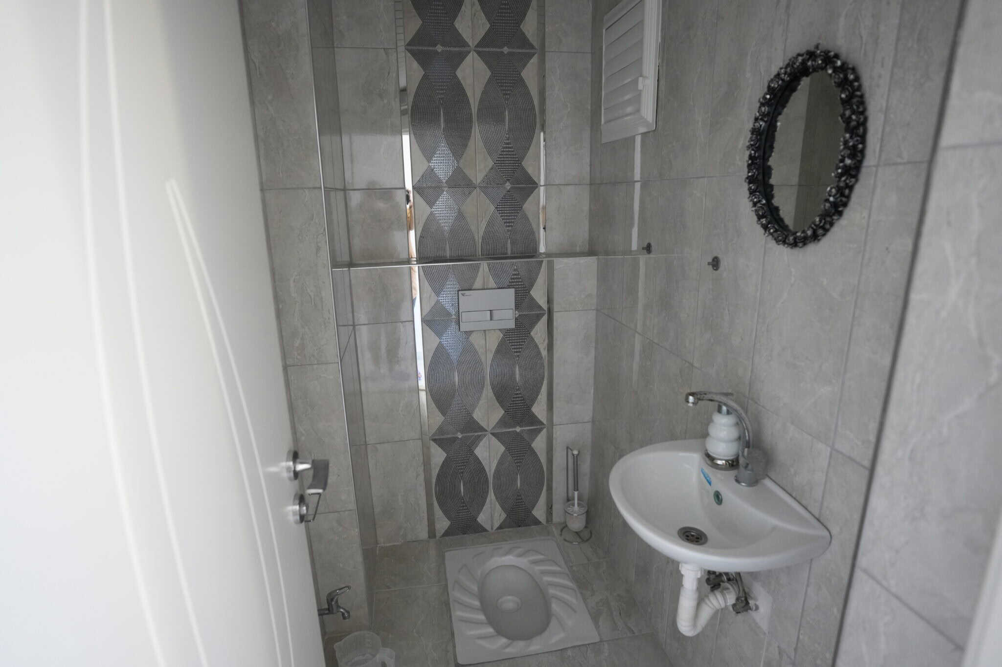 Mersin Erdemli Kargıpınarı Liparis Sunlife Denize Sıfır Satılık 2+1 Köşe Daire