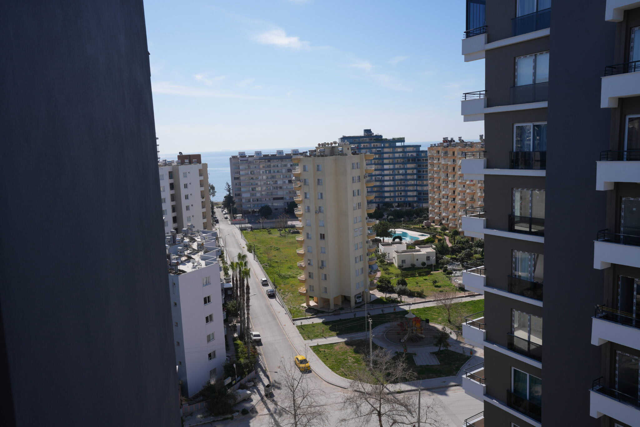 Квартира 1+1 на высоком этаже на продажу в Mersin Erdemli Tömük Exen Project