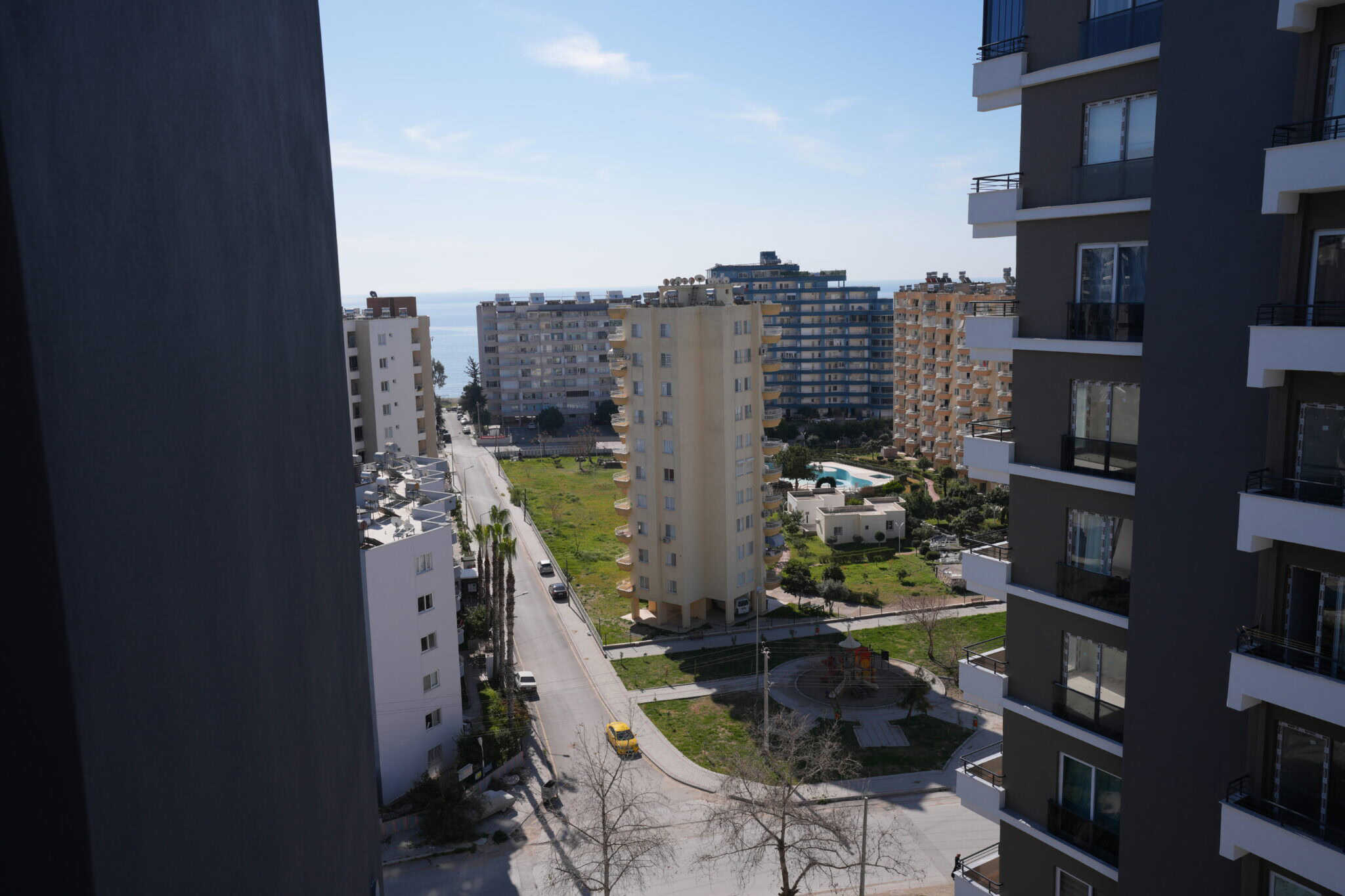 Квартира 1+1 на высоком этаже на продажу в Mersin Erdemli Tömük Exen Project