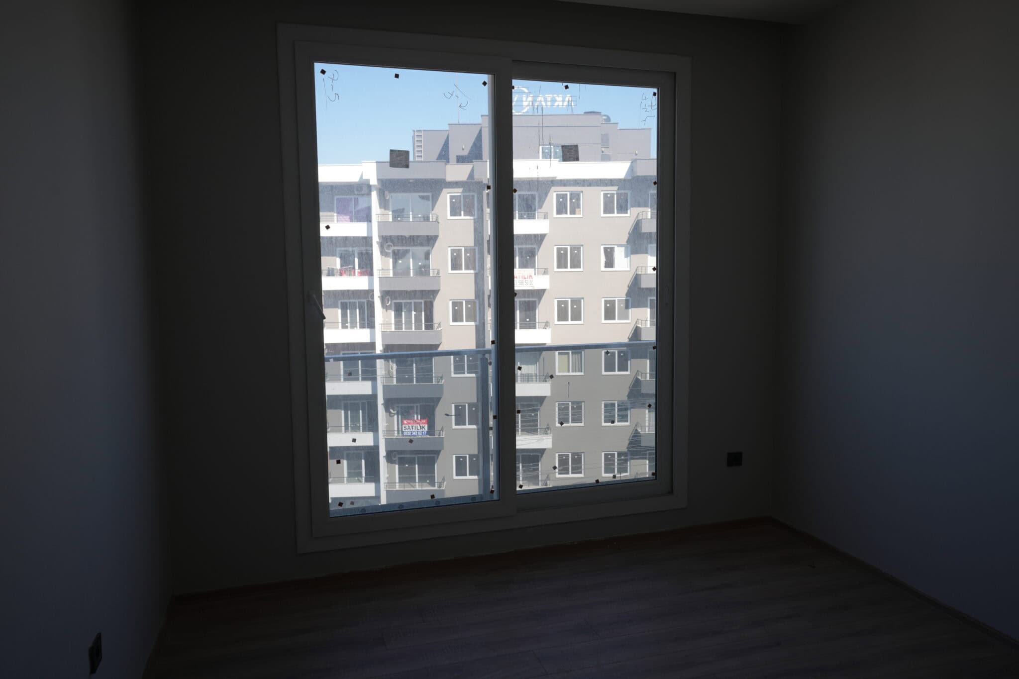 Квартира 1+1 на высоком этаже на продажу в Mersin Erdemli Tömük Exen Project