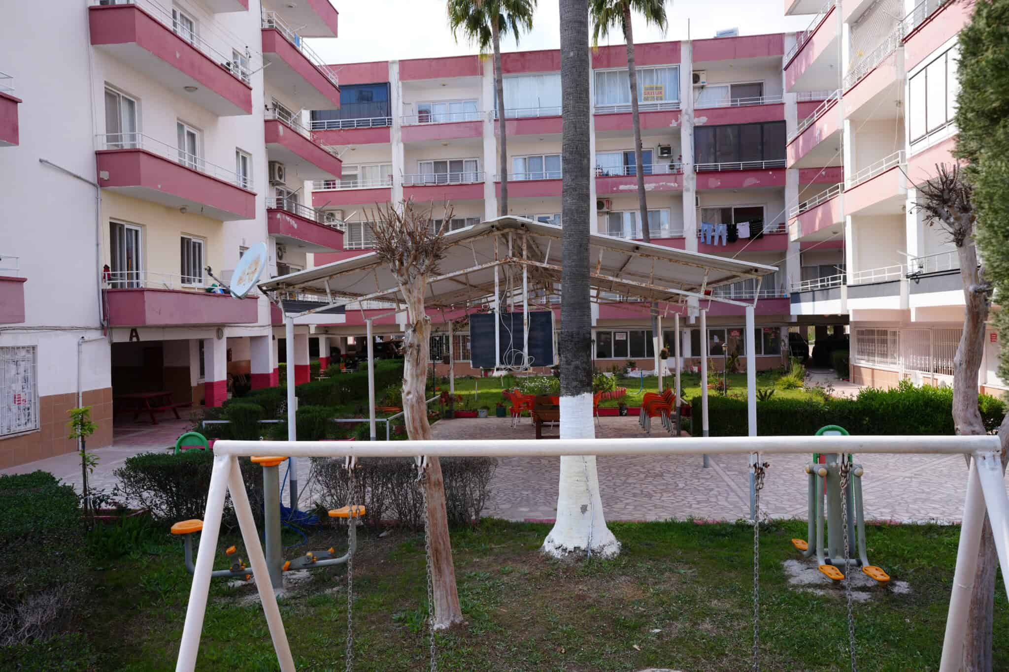 Mersin Erdemli Limonlu Özden 1 Sitesi Satılık  Bahçe Katı Daire