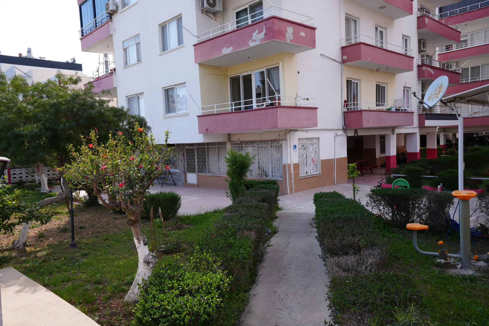 Mersin Erdemli Limonlu Özden 1 Sitesi Satılık  Bahçe Katı Daire