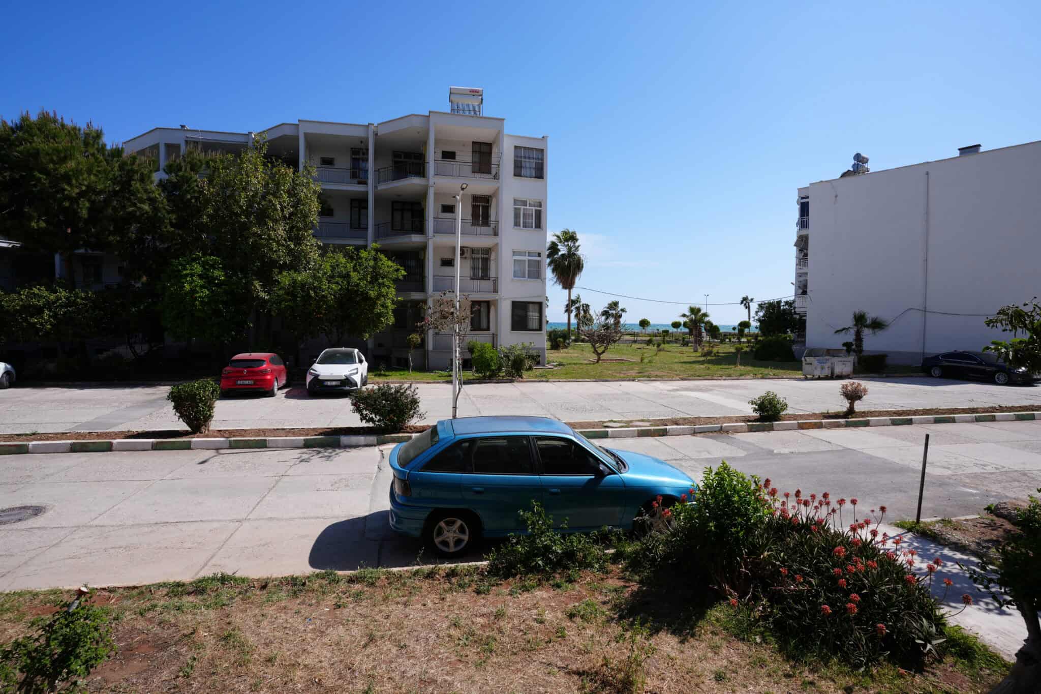Mersin Erdemli Merkez Denize Sıfır Erciyes Sitesi Satılık 2+1 Bahçe Katı Daire