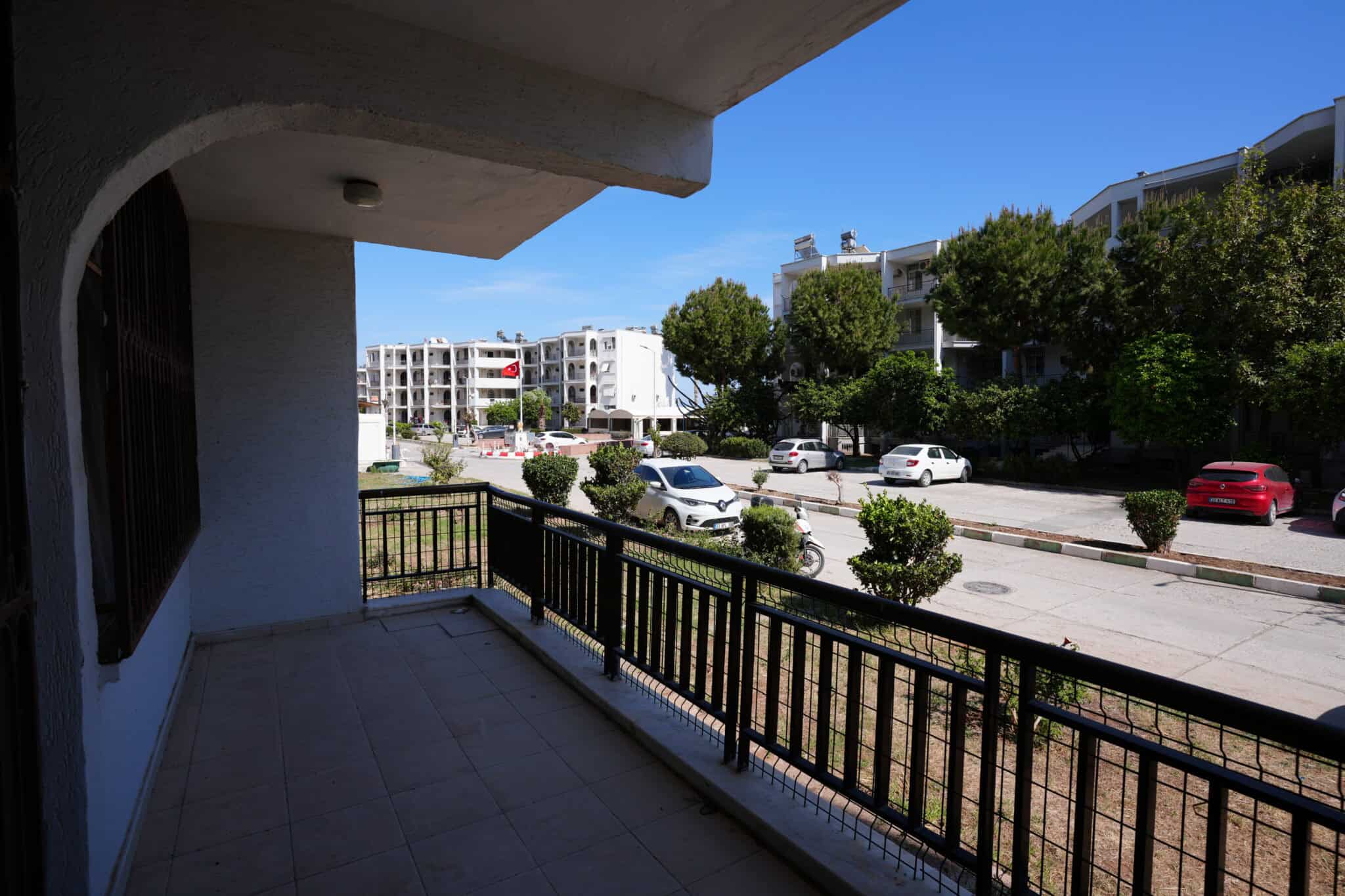Mersin Erdemli Merkez Denize Sıfır Erciyes Sitesi Satılık 2+1 Bahçe Katı Daire