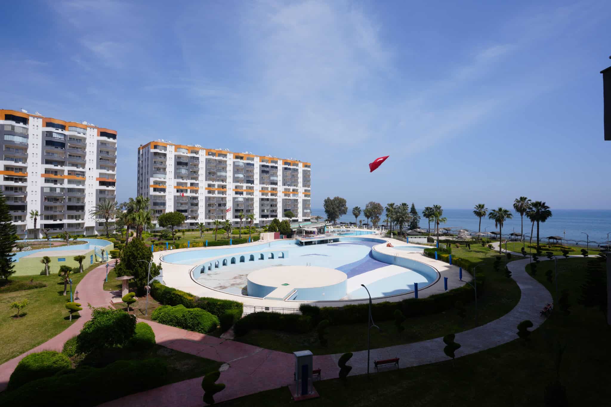 Mersin Erdemli Kargıpınarı Denize Sıfır Queenaba Sitesi E Blok   Satılık   3+1 Eşyalı Daire