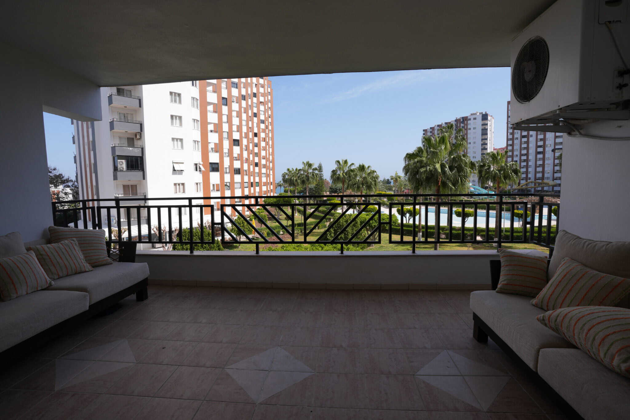 Mersin Erdemli Çeşmeli Liparis 3 Sitesi Satılık 2+1 Eşyalı Daire