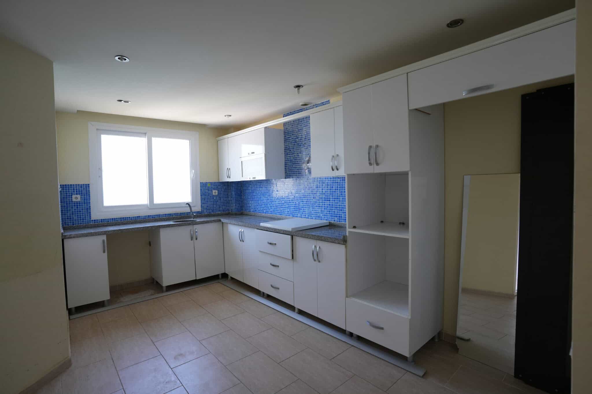 Mersin Erdemli Ayaş Elissa-locatie aan zee 2+1 appartement te koop