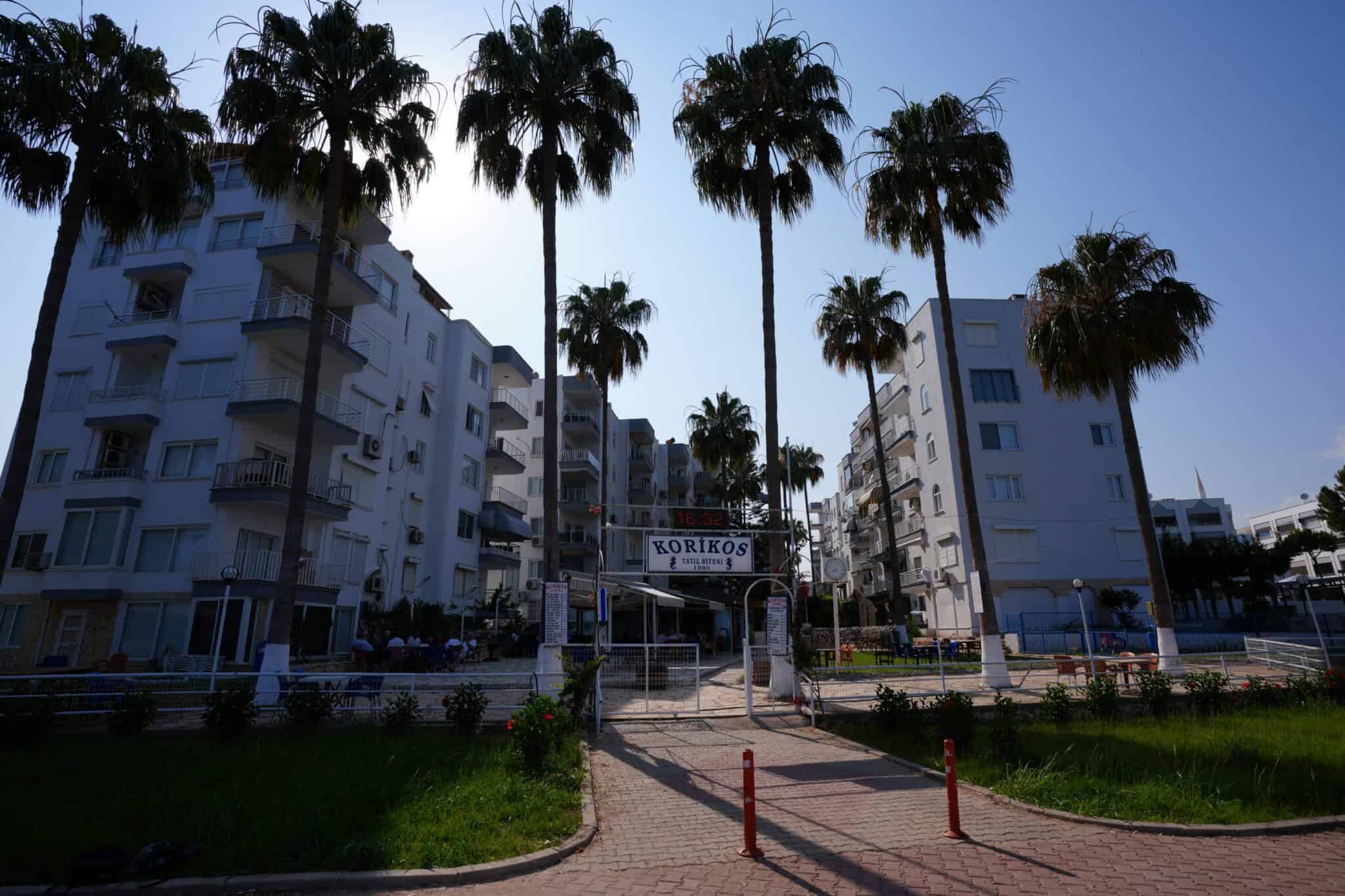 Mersin Erdemli Tırtar Korikos Holiday Site Front Block For Sale 2+1 Corner Flat