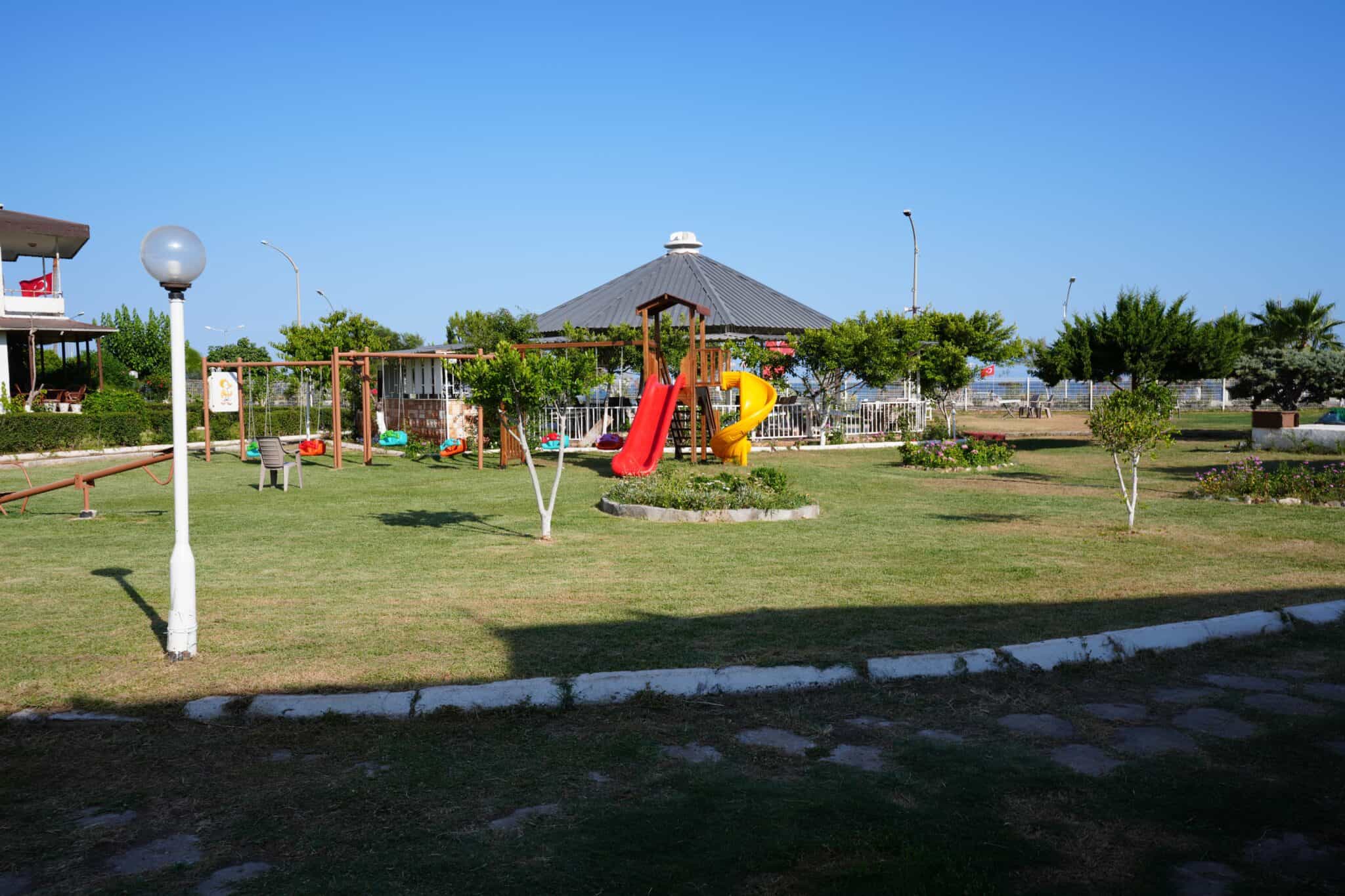 Mersin Erdemli Tömük Tatil Sitesi Ön Blok Satılık 2+1 Köşe Daire
