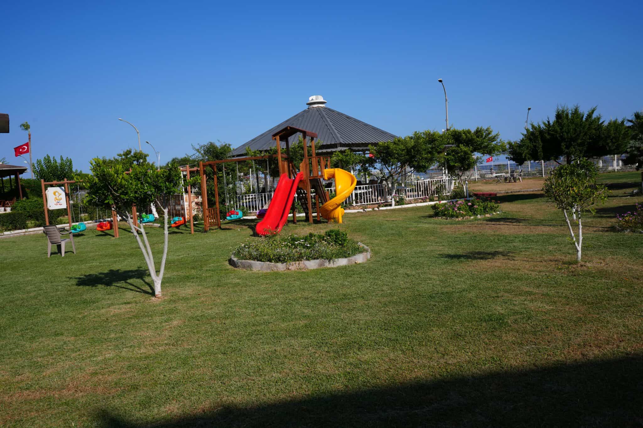 Mersin Erdemli Tömük Tatil Sitesi Ön Blok Satılık 2+1 Köşe Daire