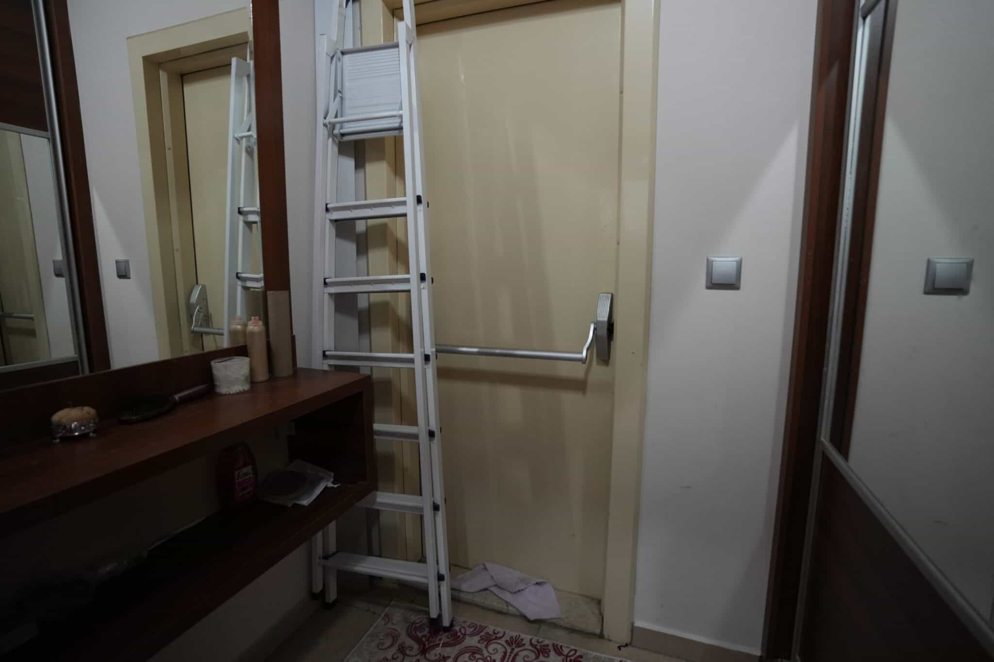 Mersin Erdemli Alatapark Denize Sıfır Satılık 4+1  Bakımlı Daire