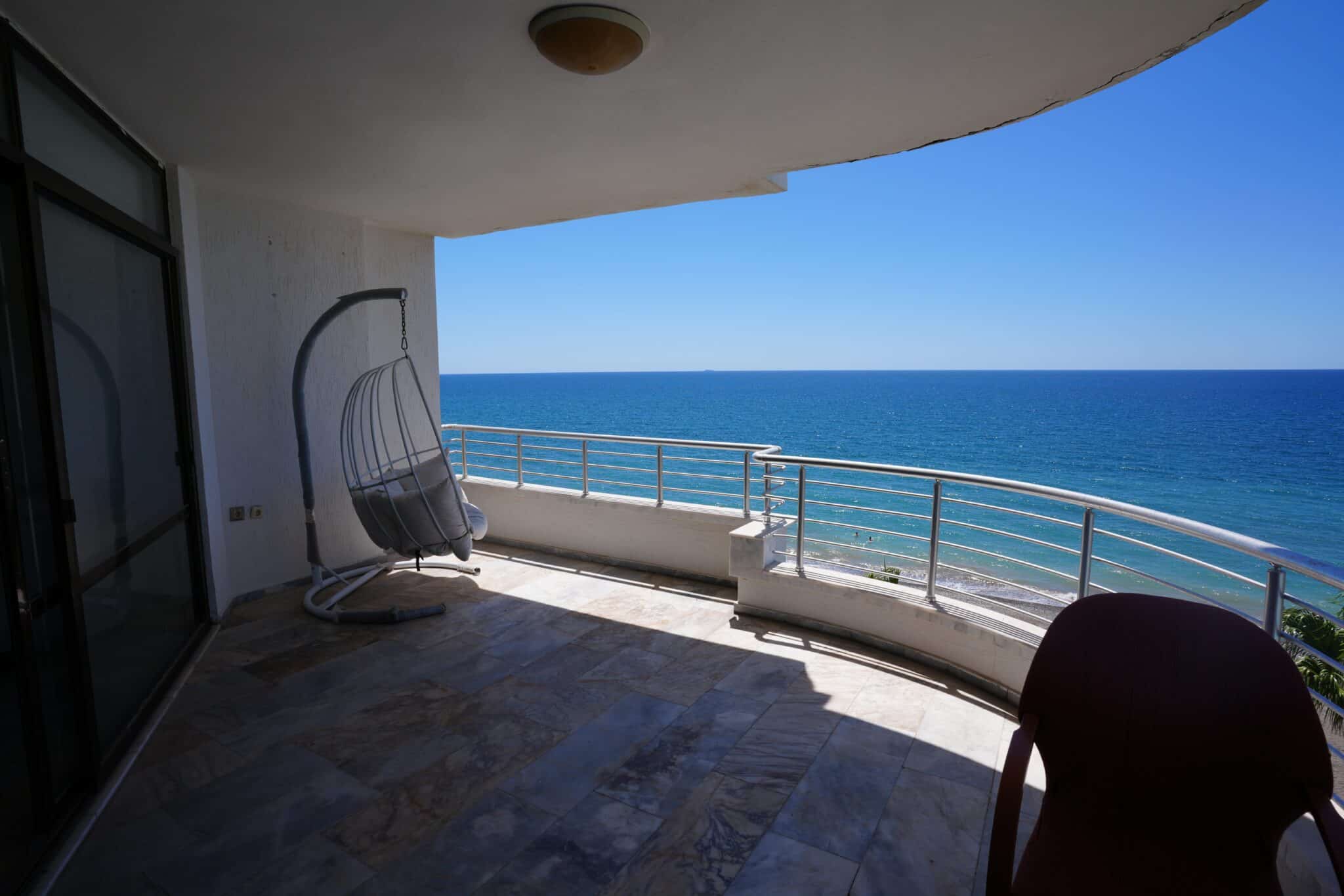 Mersin Arpaçbahşiş Denize Sıfır Flamingo 1 Sitesi 3+1 Satılık Köşe Daire