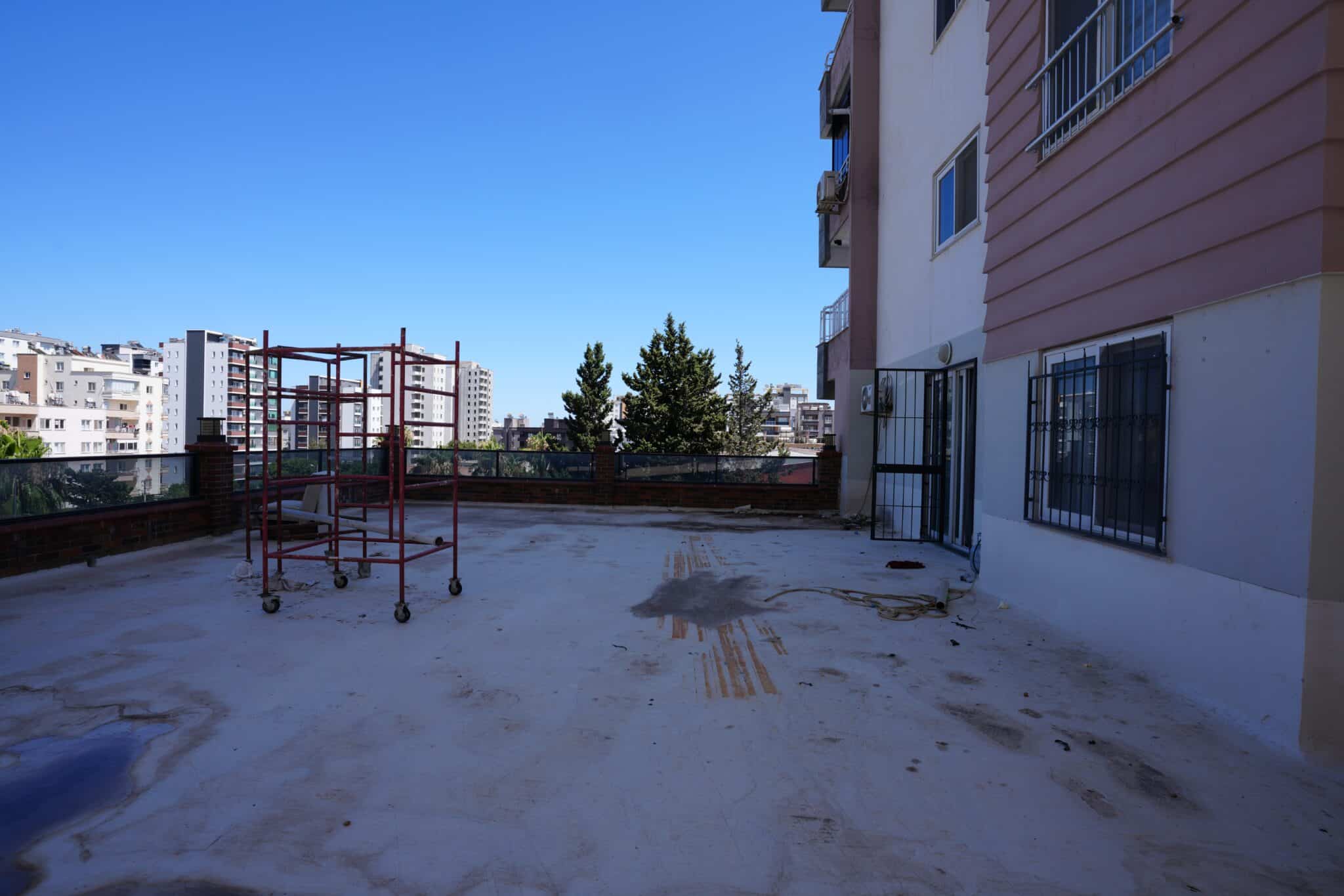Mersin Erdemli Alata Oba Plaza Satılık 4+1 Teras Katı Daire