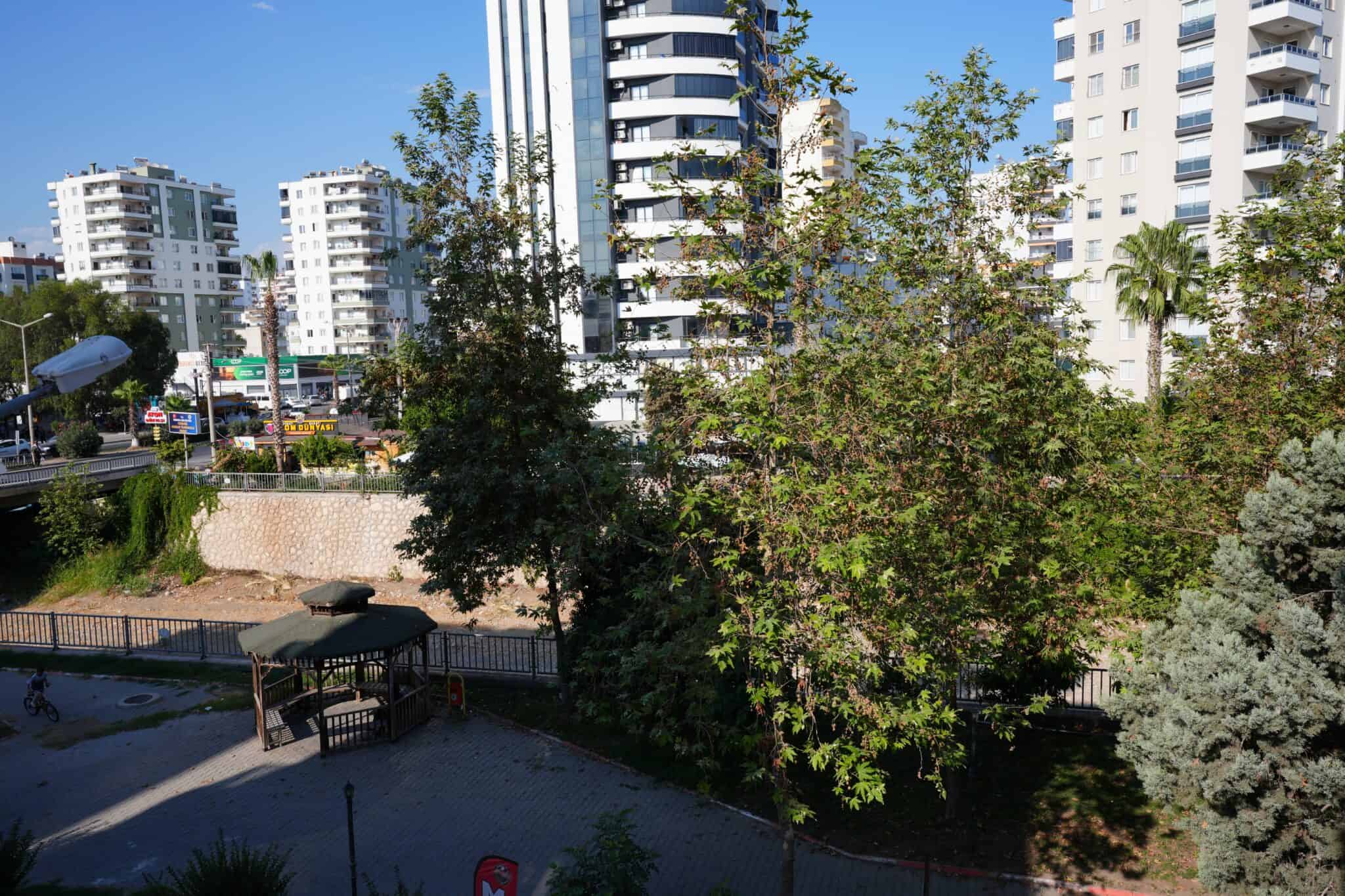 Продаётся трёхкомнатная квартира в центре Мерсина Эрдемли, подходит для обмена земли.