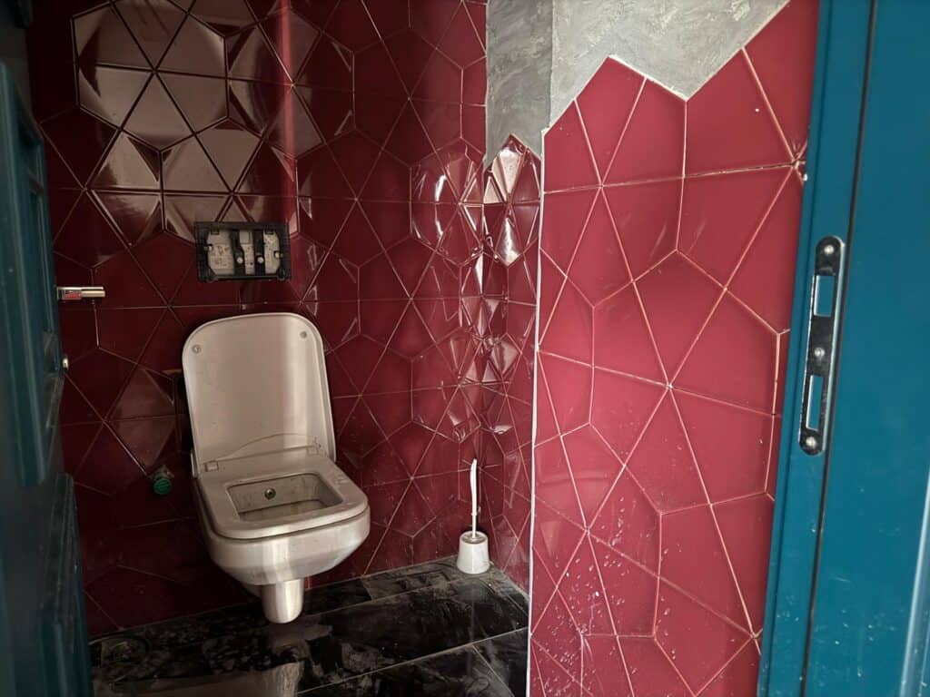 Mersin Erdemli Alata Mahallesi Ana Yola Sıfır Satılık  Dükkan