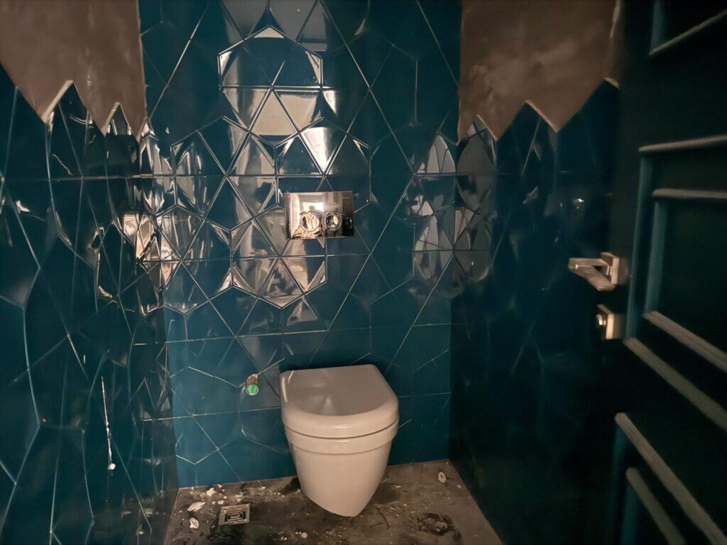 Mersin Erdemli Alata Mahallesi Ana Yola Sıfır Satılık  Dükkan