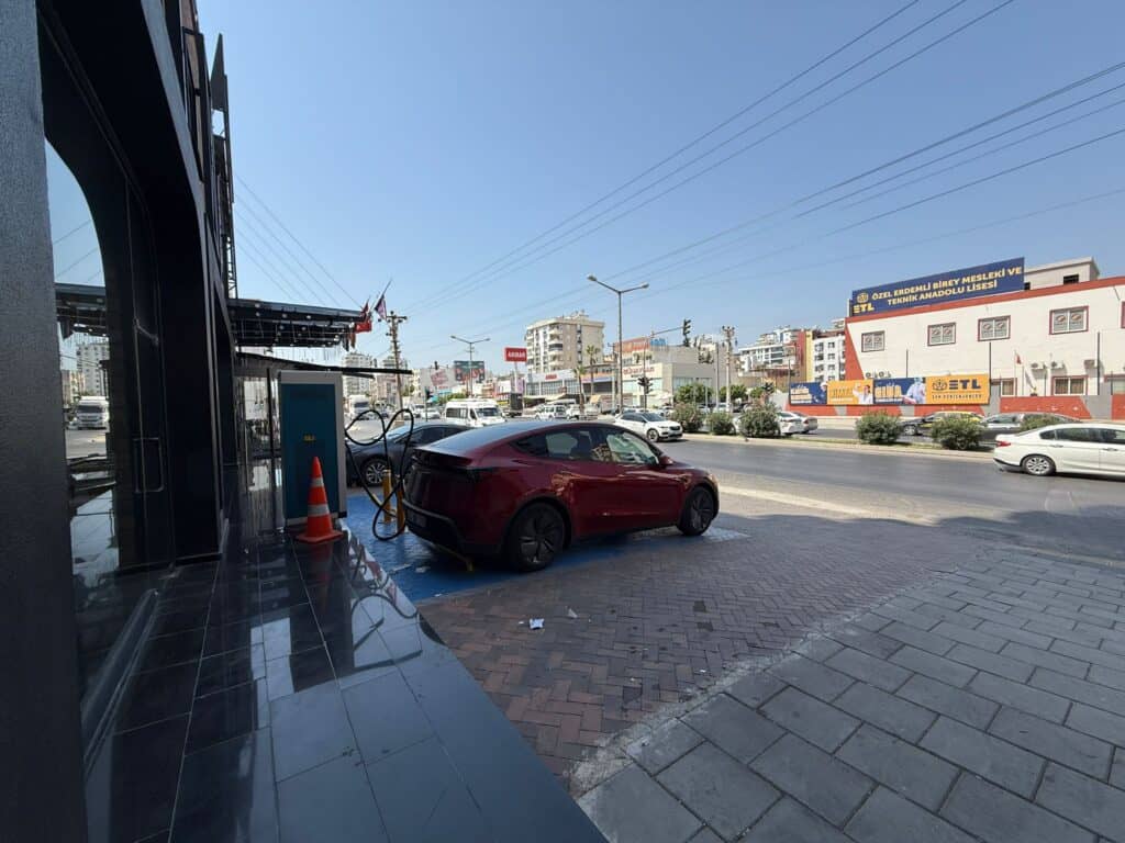 Mersin Erdemli Alata Mahallesi Ana Yola Sıfır Satılık  Dükkan