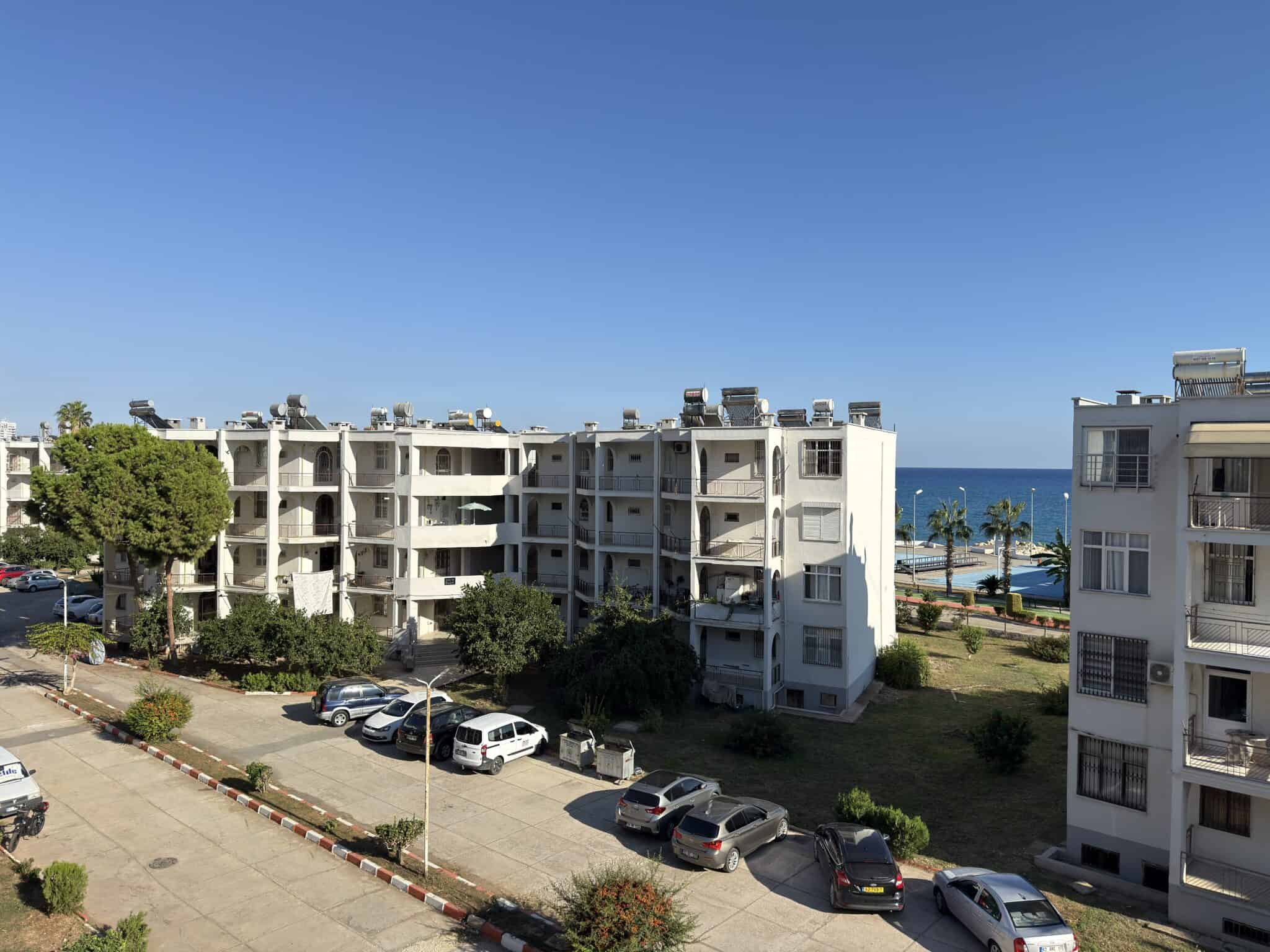 Appartement met 2 slaapkamers te koop in het Erciyes-complex, direct aan de kust in Mersin, Erdemli